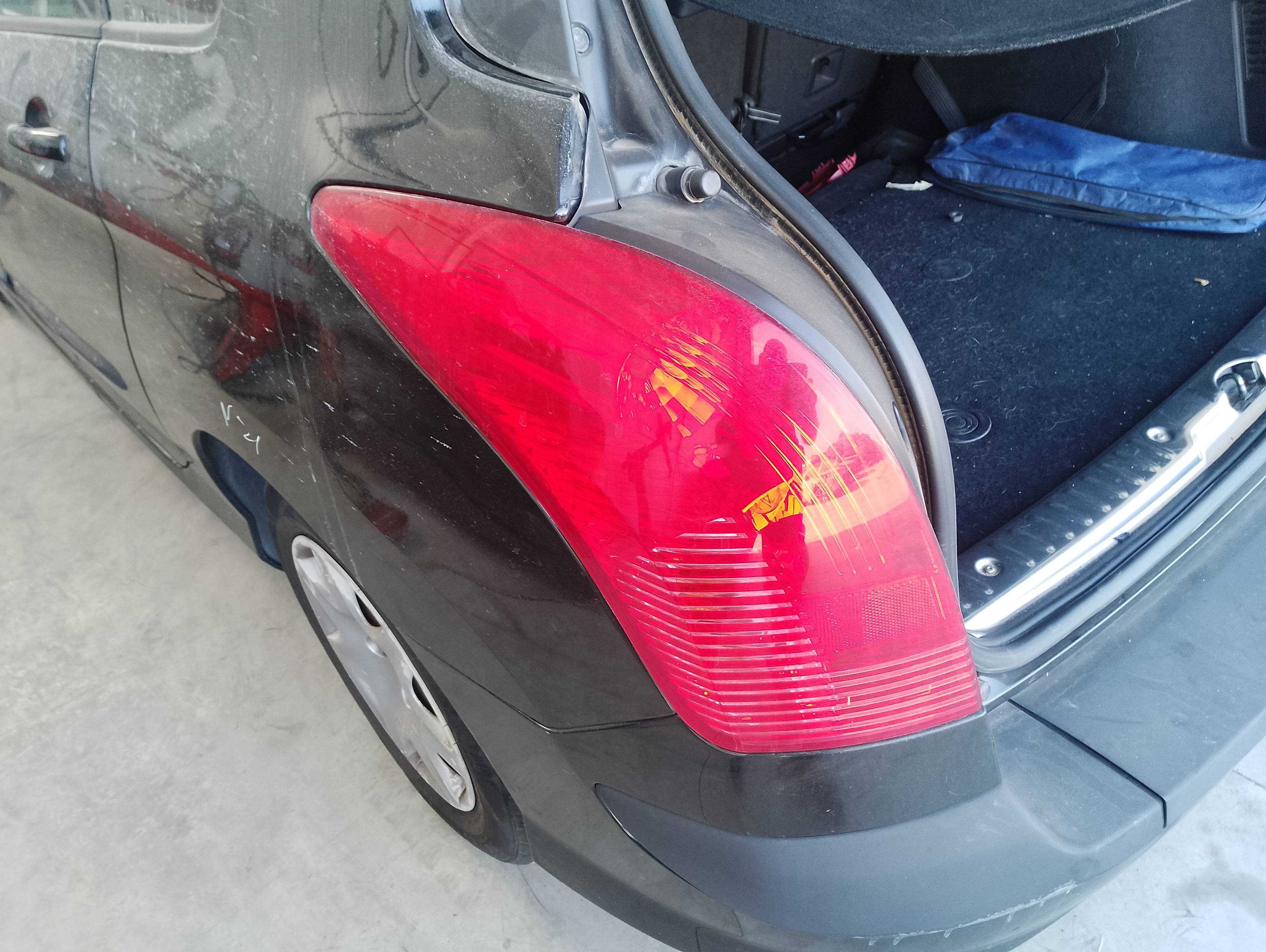 Recambio de piloto trasero izquierdo para peugeot 308 sw sportium referencia OEM IAM   