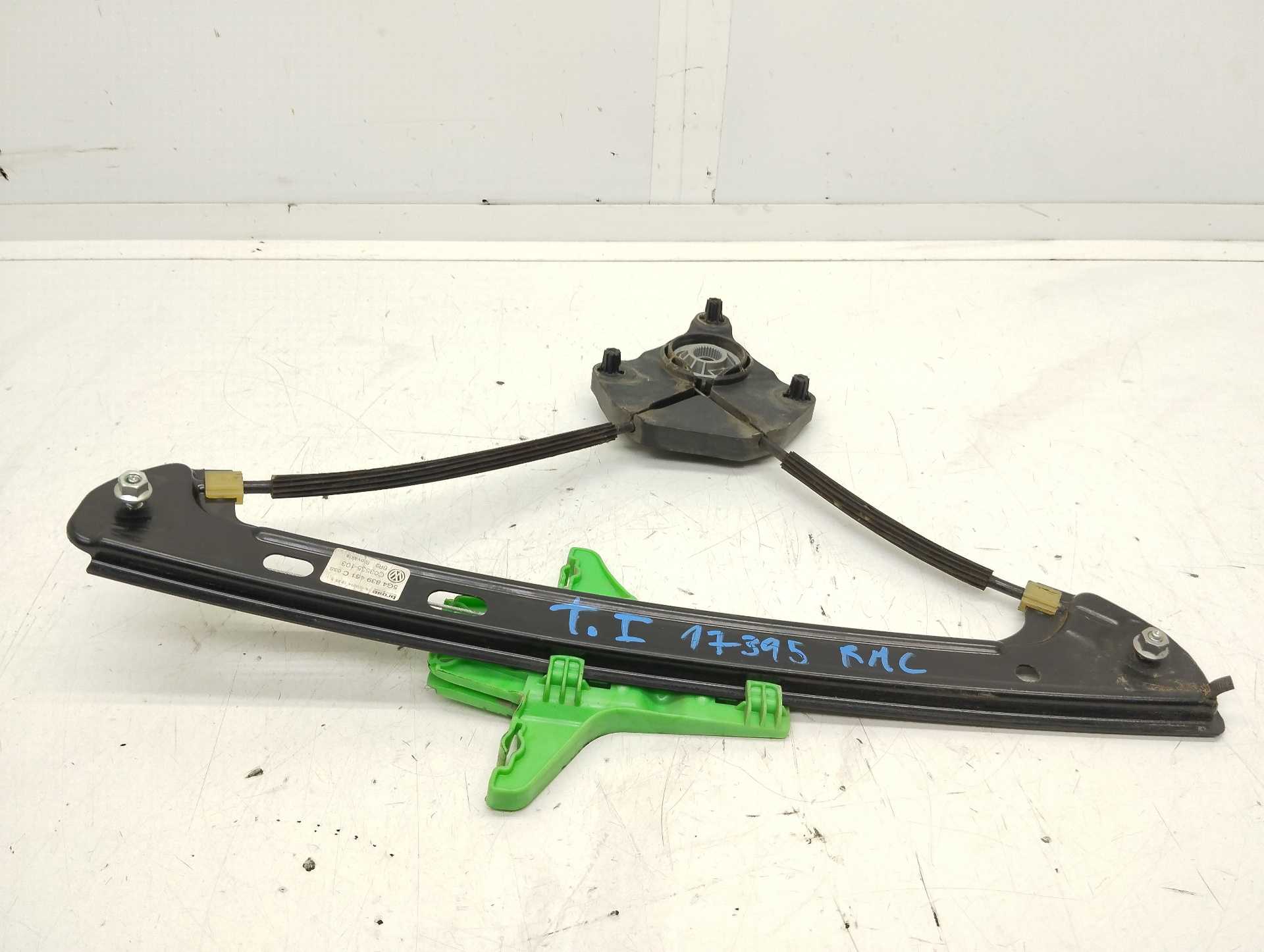 Recambio de elevalunas trasero izquierdo para volkswagen golf vii lim. 1.6 tdi dpf referencia OEM IAM 5G4839461C C03535103 BROSE