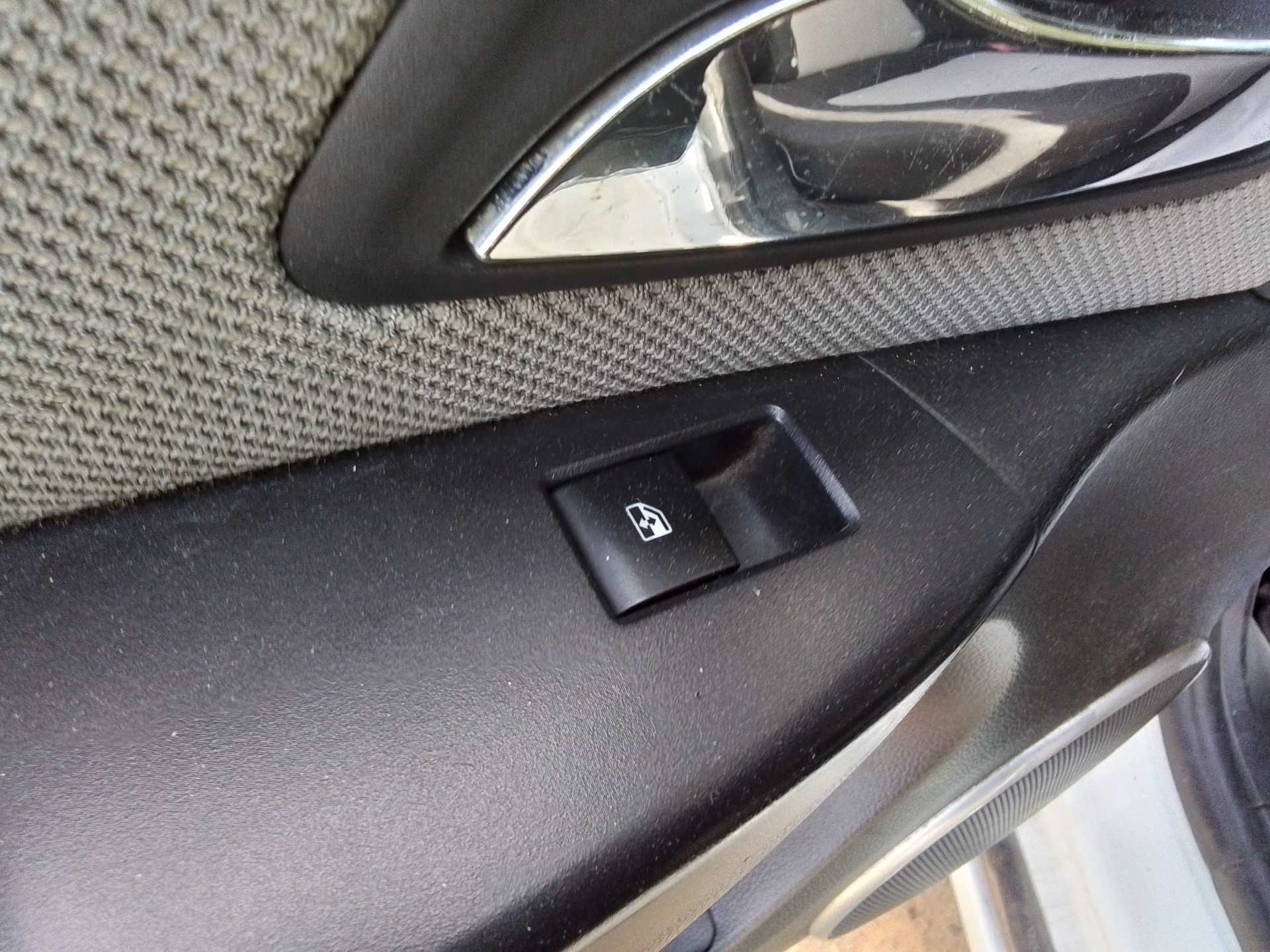 Recambio de mando elevalunas trasero izquierdo para chevrolet cruze 2.0 diesel cat referencia OEM IAM   
