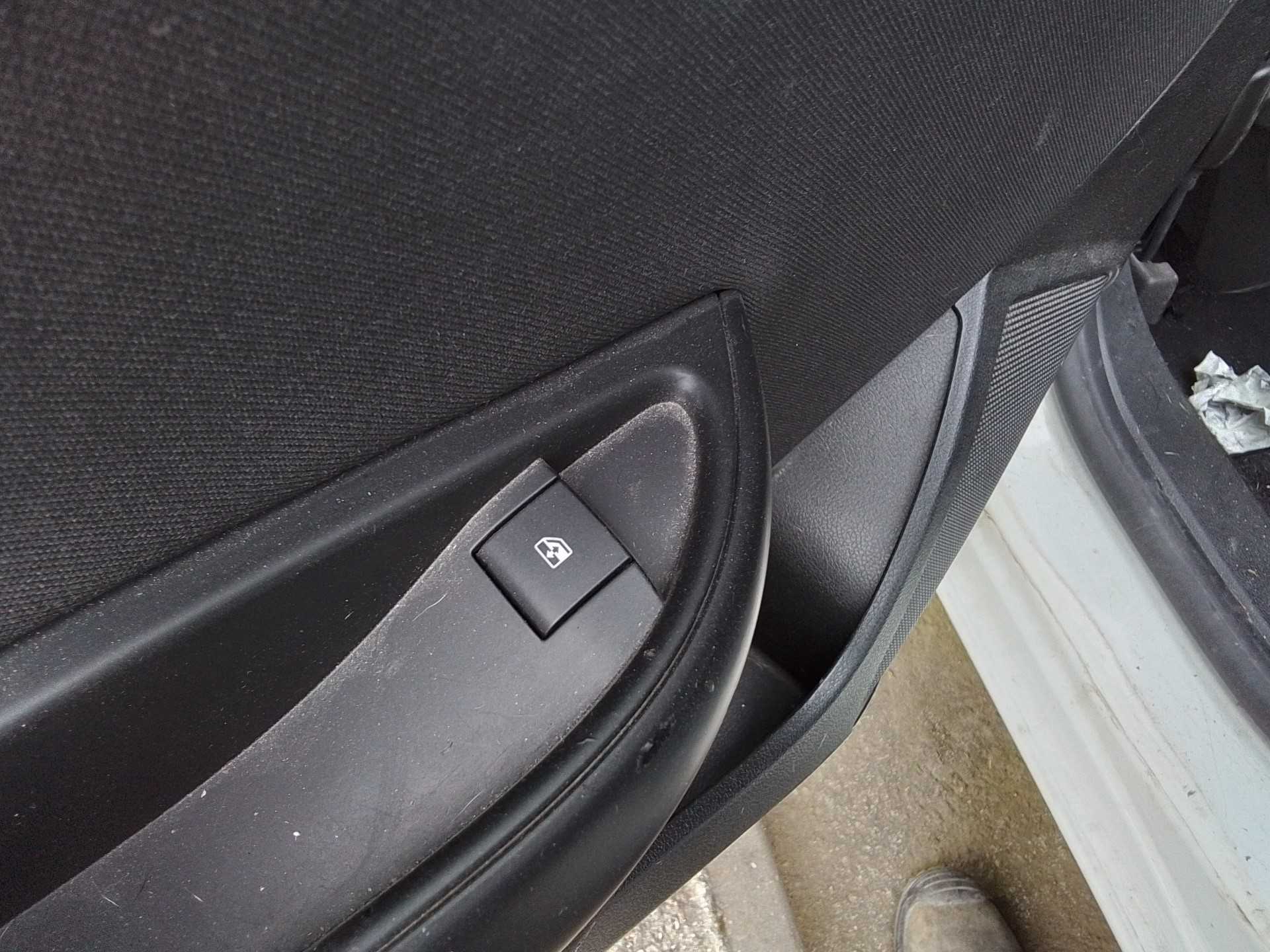 Recambio de mando elevalunas trasero izquierdo para opel astra j lim. excellence referencia OEM IAM   