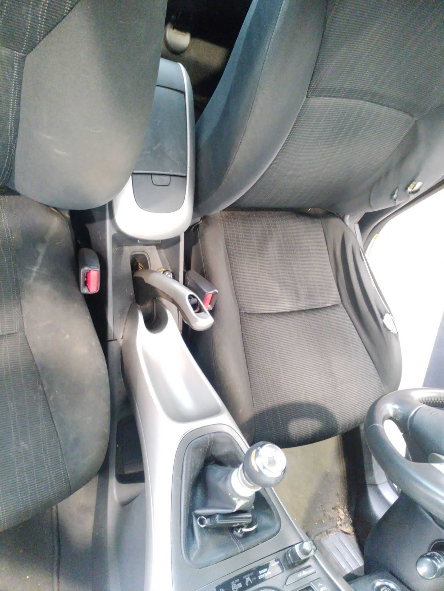 Recambio de apoyabrazos central para toyota auris (_e15_) 2.0 d-4d (ade150_) referencia OEM IAM   
