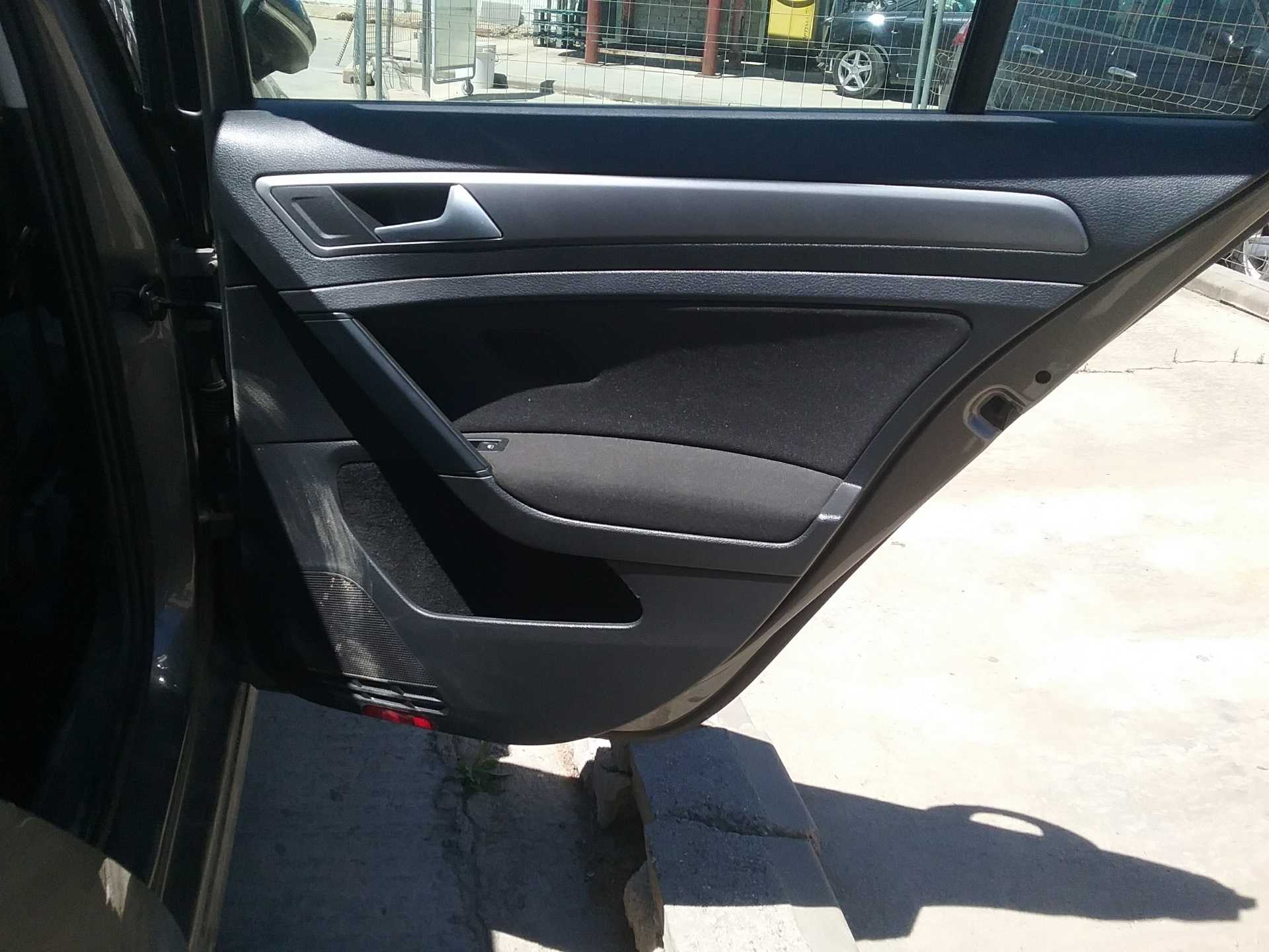 Recambio de guarnecido puerta trasera derecha para volkswagen golf vii lim. 1.6 tdi dpf referencia OEM IAM   