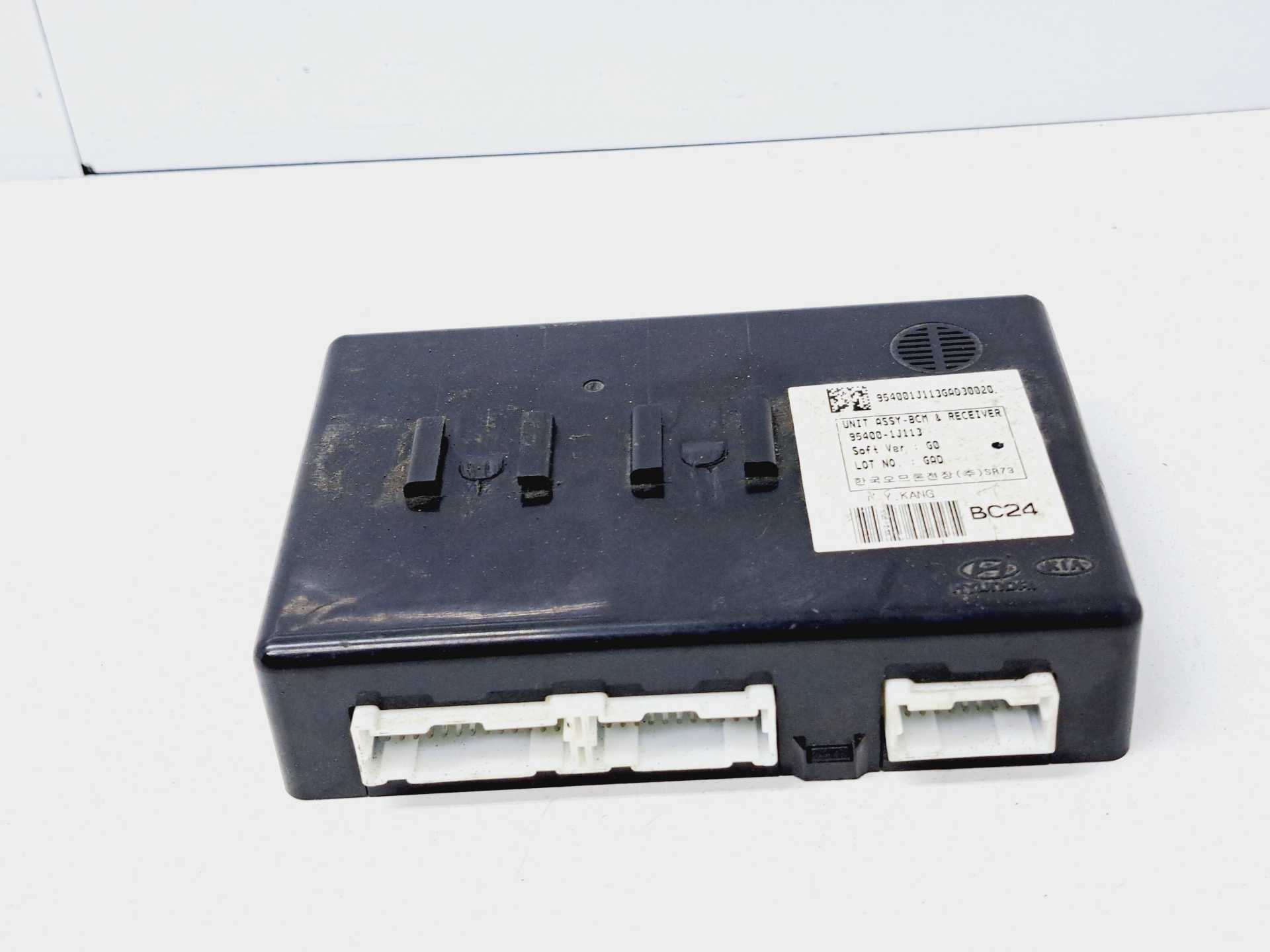 Recambio de centralita bcm para hyundai i20 1.2 cat referencia OEM IAM 954001J113  