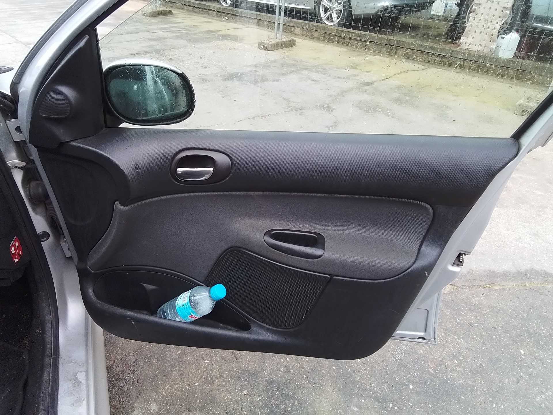 Recambio de guarnecido puerta delantera derecha para peugeot 206+ básico referencia OEM IAM   