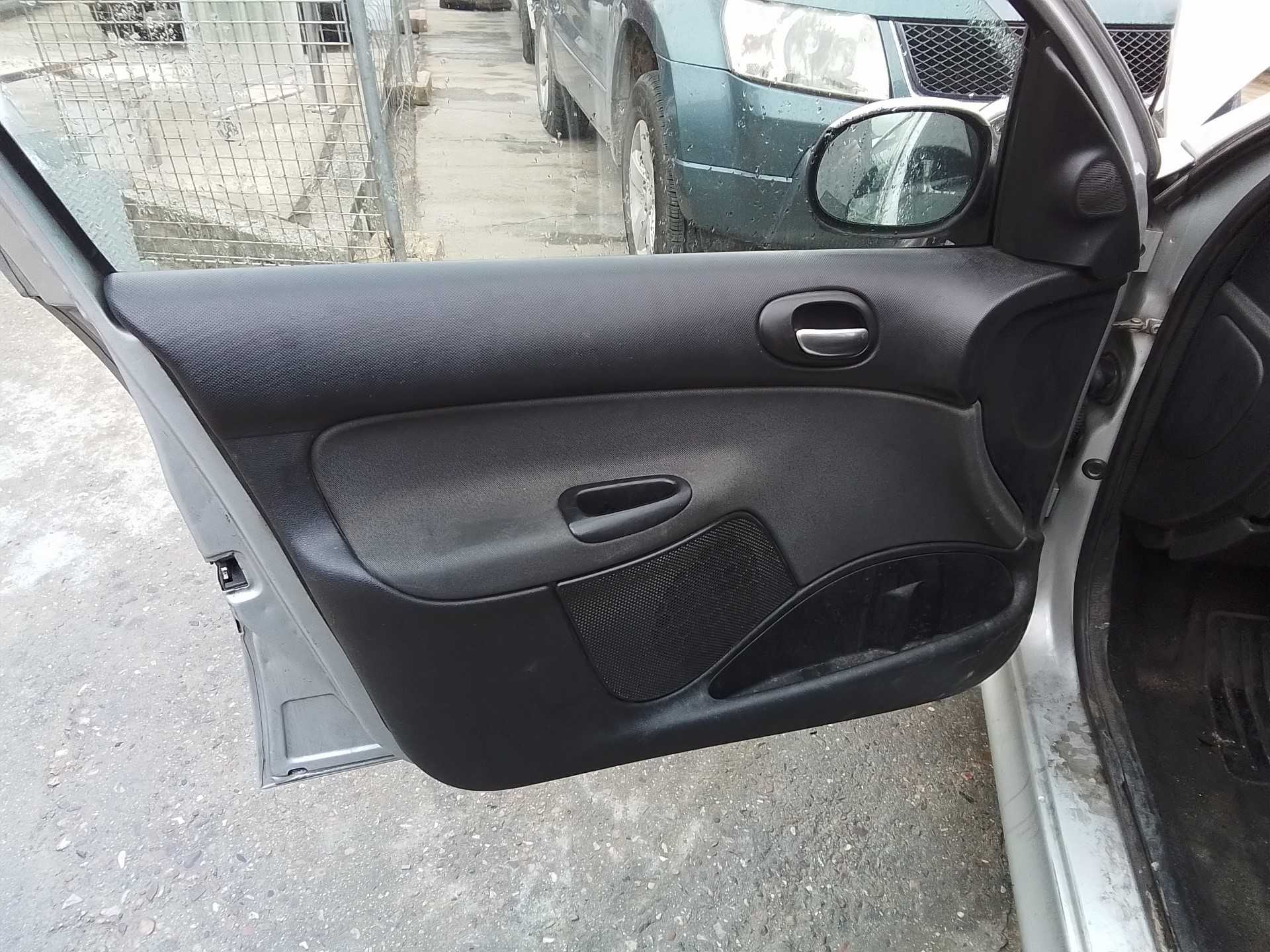 Recambio de guarnecido puerta delantera izquierda para peugeot 206+ básico referencia OEM IAM   