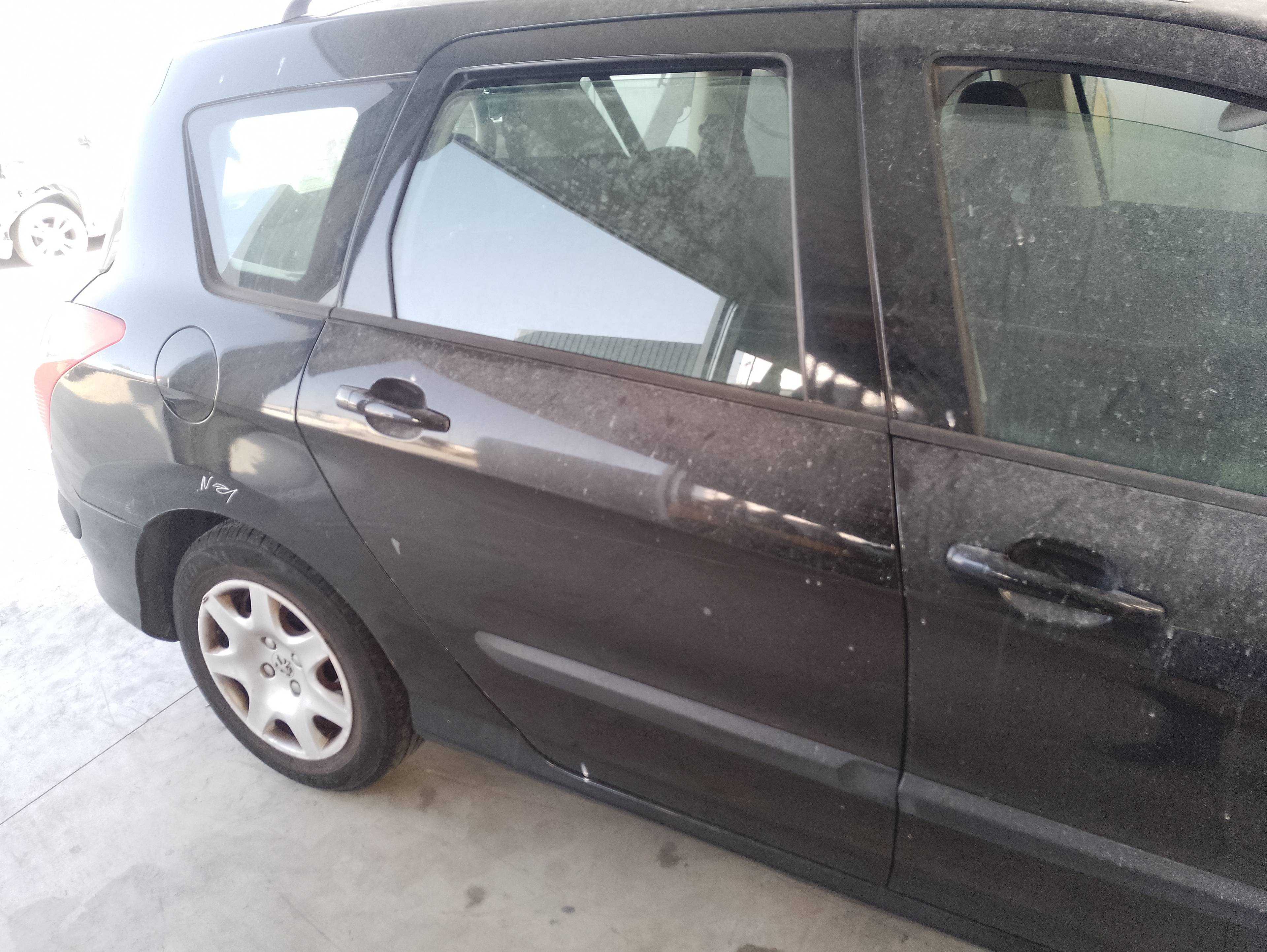 Recambio de puerta trasera derecha para peugeot 308 sw sportium referencia OEM IAM   