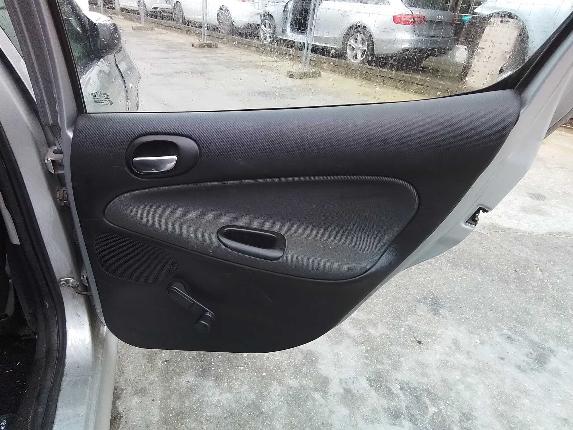 Recambio de guarnecido puerta trasera derecha para peugeot 206+ básico referencia OEM IAM   
