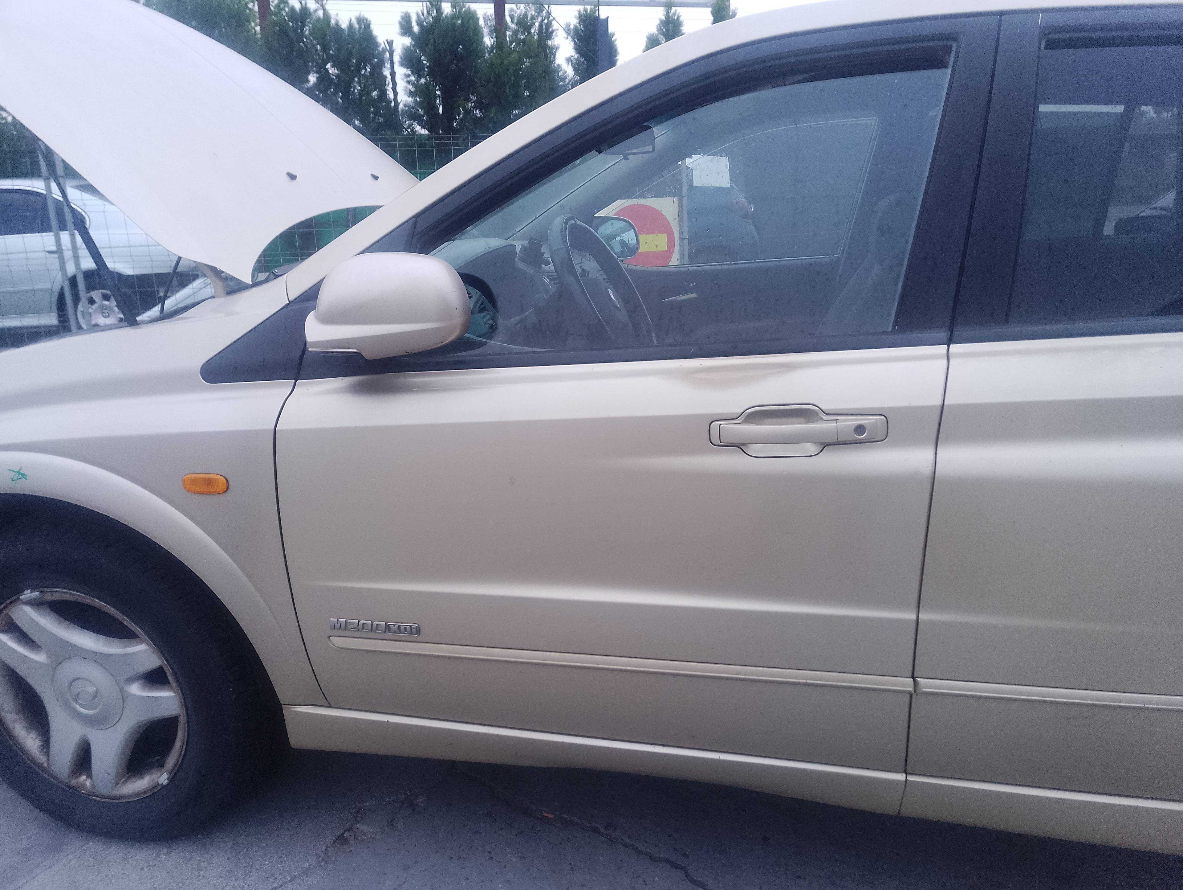 Recambio de puerta delantera izquierda para ssangyong kyron 200 xdi limited referencia OEM IAM   