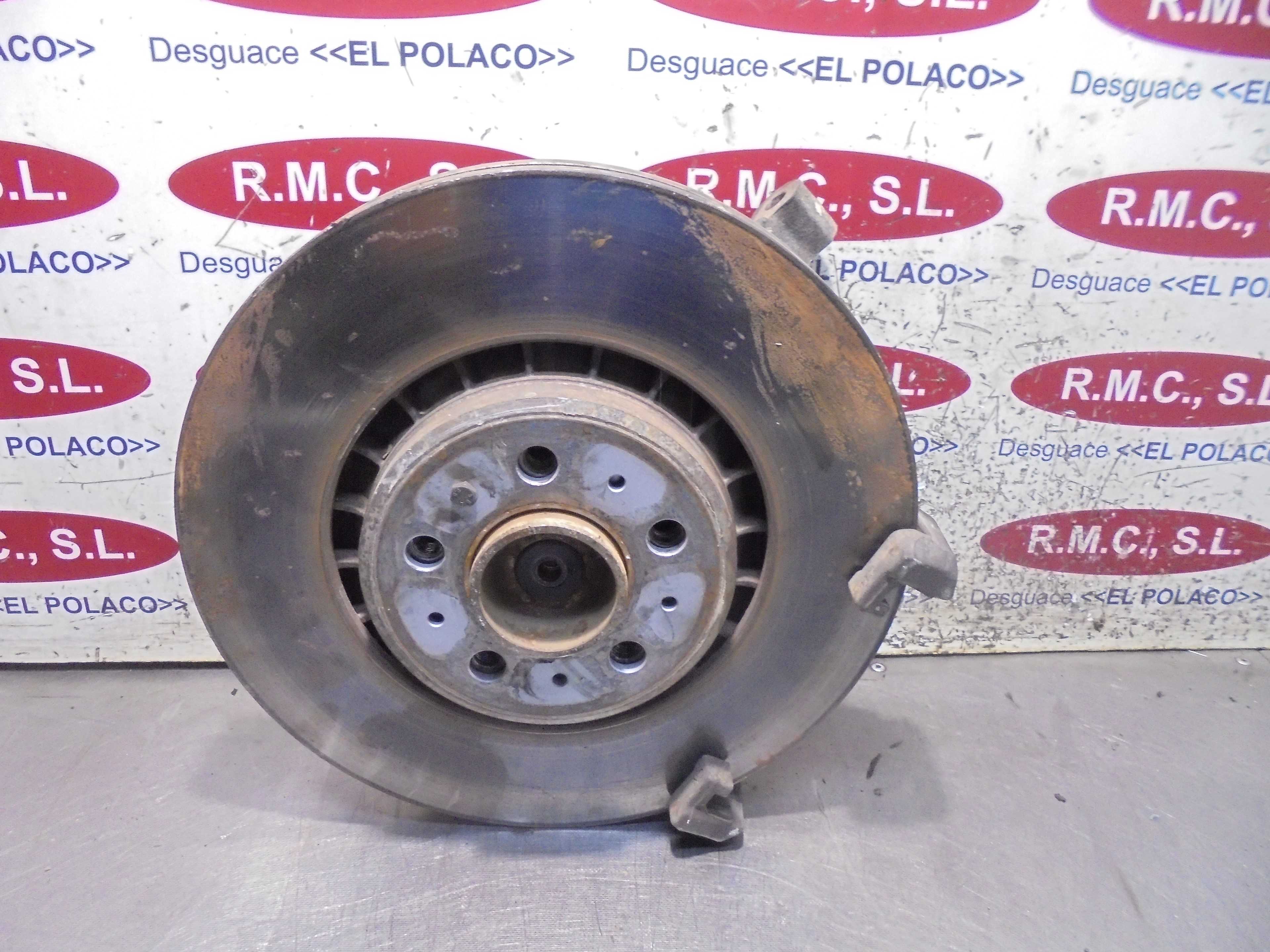 Recambio de mangueta delantera derecha para volvo xc90 2.4 diesel cat referencia OEM IAM P30681806  