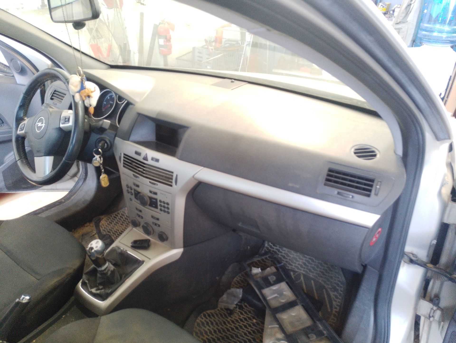 Recambio de salpicadero para opel astra h station wagon (a04) 1.9 cdti (l35) referencia OEM IAM 13149016  