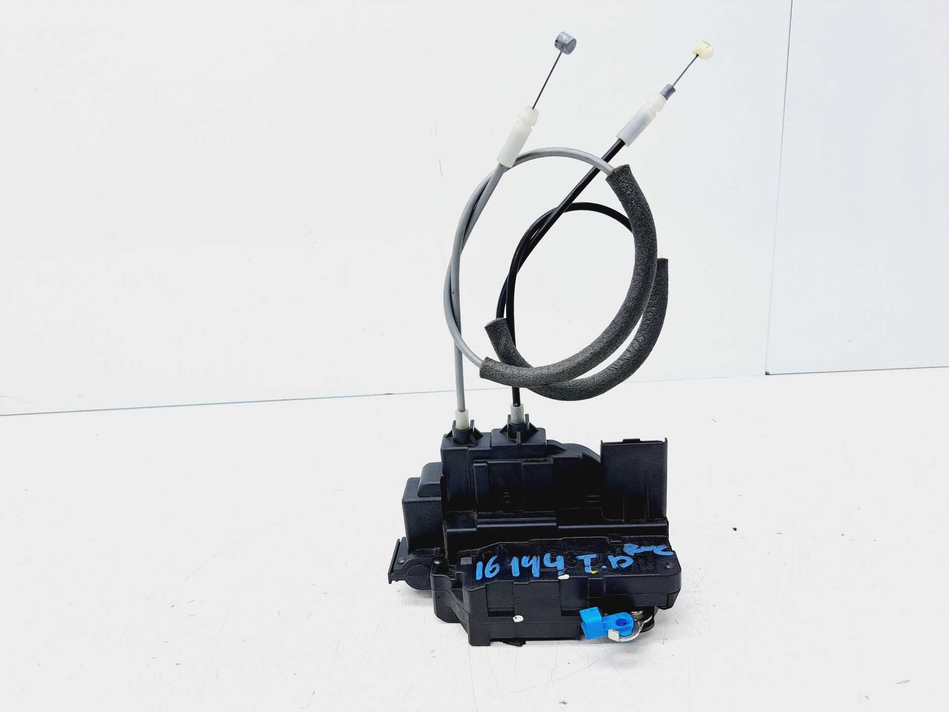 Recambio de cerradura puerta trasera derecha para hyundai i20 1.2 cat referencia OEM IAM   