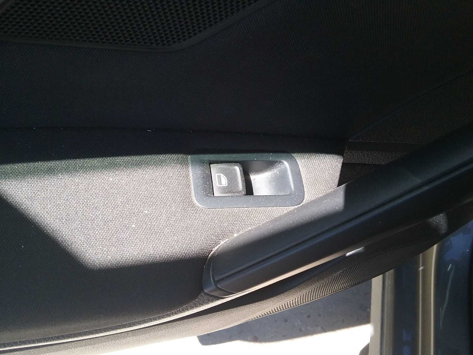 Recambio de mando elevalunas trasero izquierdo para volkswagen golf vii lim. 1.6 tdi dpf referencia OEM IAM 5G0959855H 101032140