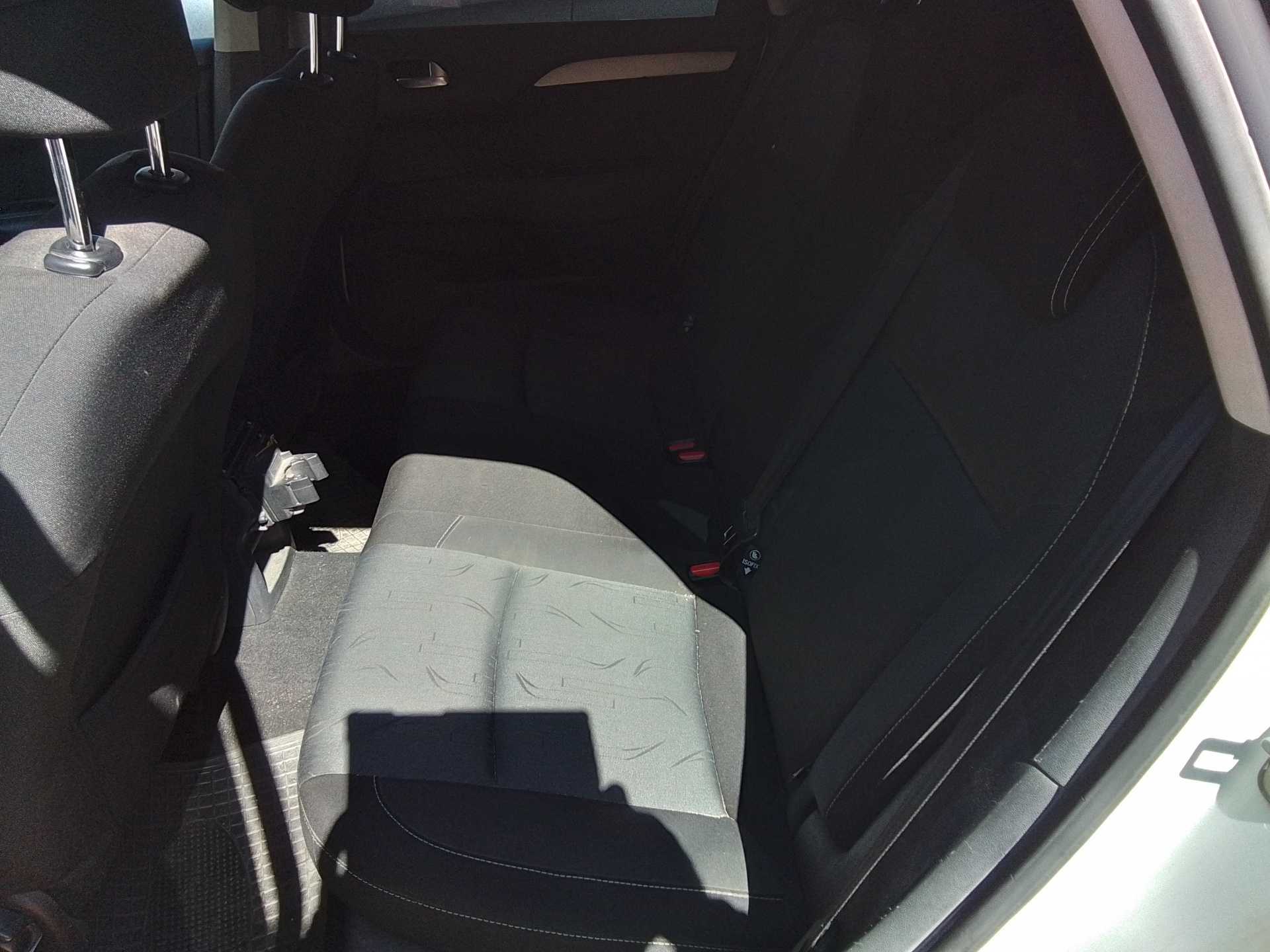 Recambio de asientos traseros para citroën c4 berlina referencia OEM IAM   
