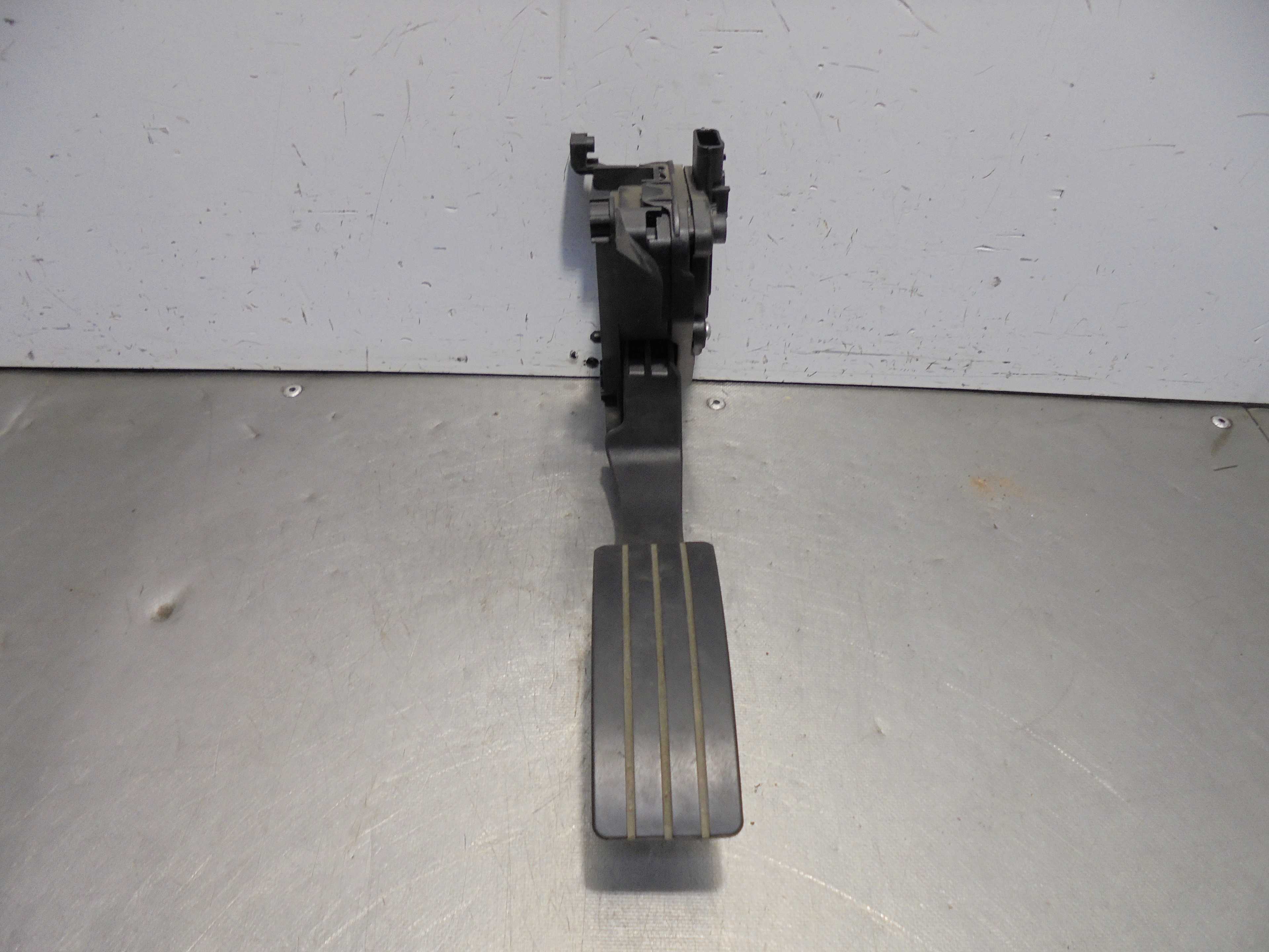 Recambio de pedal acelerador para renault captur life referencia OEM IAM 180029347R HELLA 
