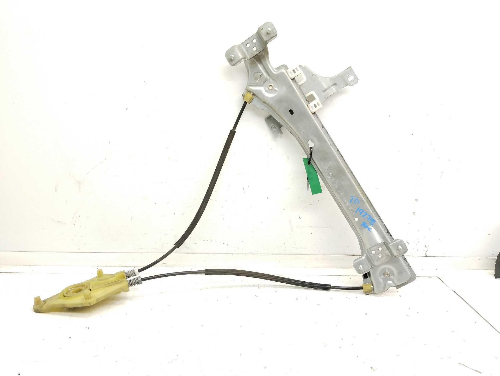 Recambio de elevalunas trasero derecho para renault megane iii berlina 5 p dynamique referencia OEM IAM 827200003R 968717101 