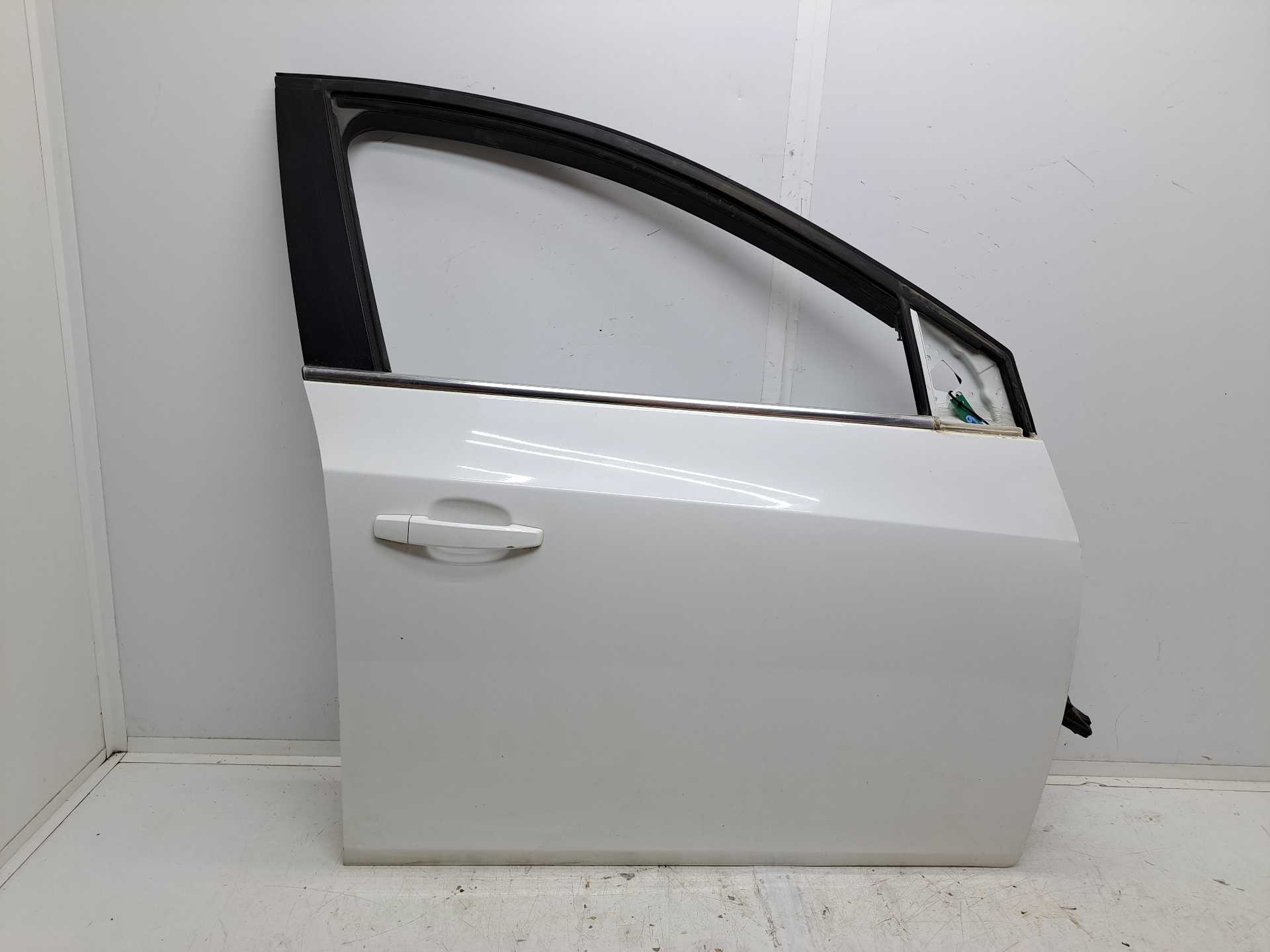 Recambio de puerta delantera derecha para chevrolet cruze 2.0 diesel cat referencia OEM IAM   