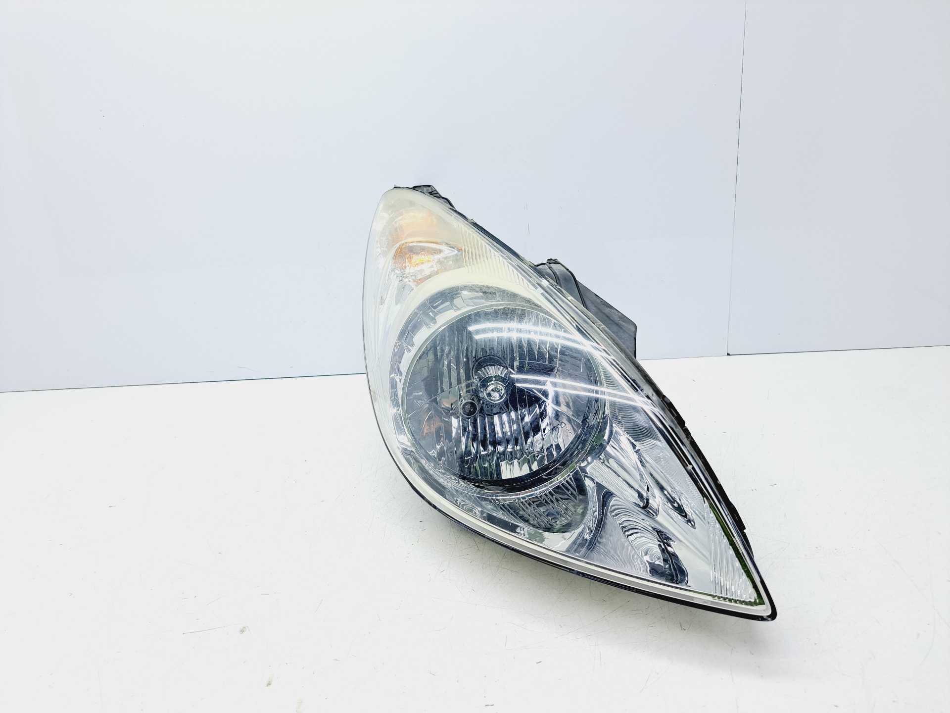 Recambio de faro derecho para hyundai i20 1.2 cat referencia OEM IAM   