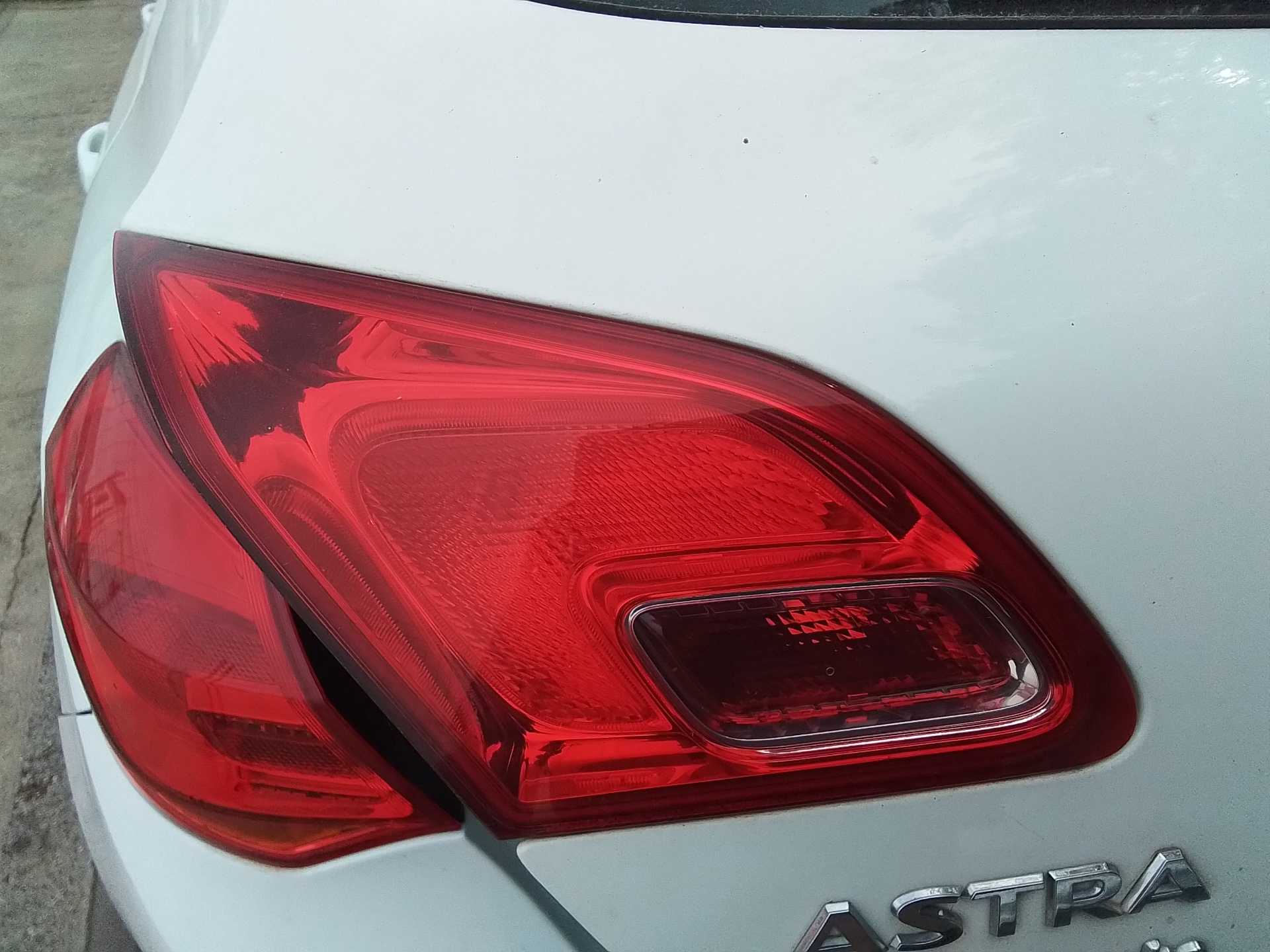 Recambio de piloto porton trasero izquierdo para opel astra j lim. excellence referencia OEM IAM   