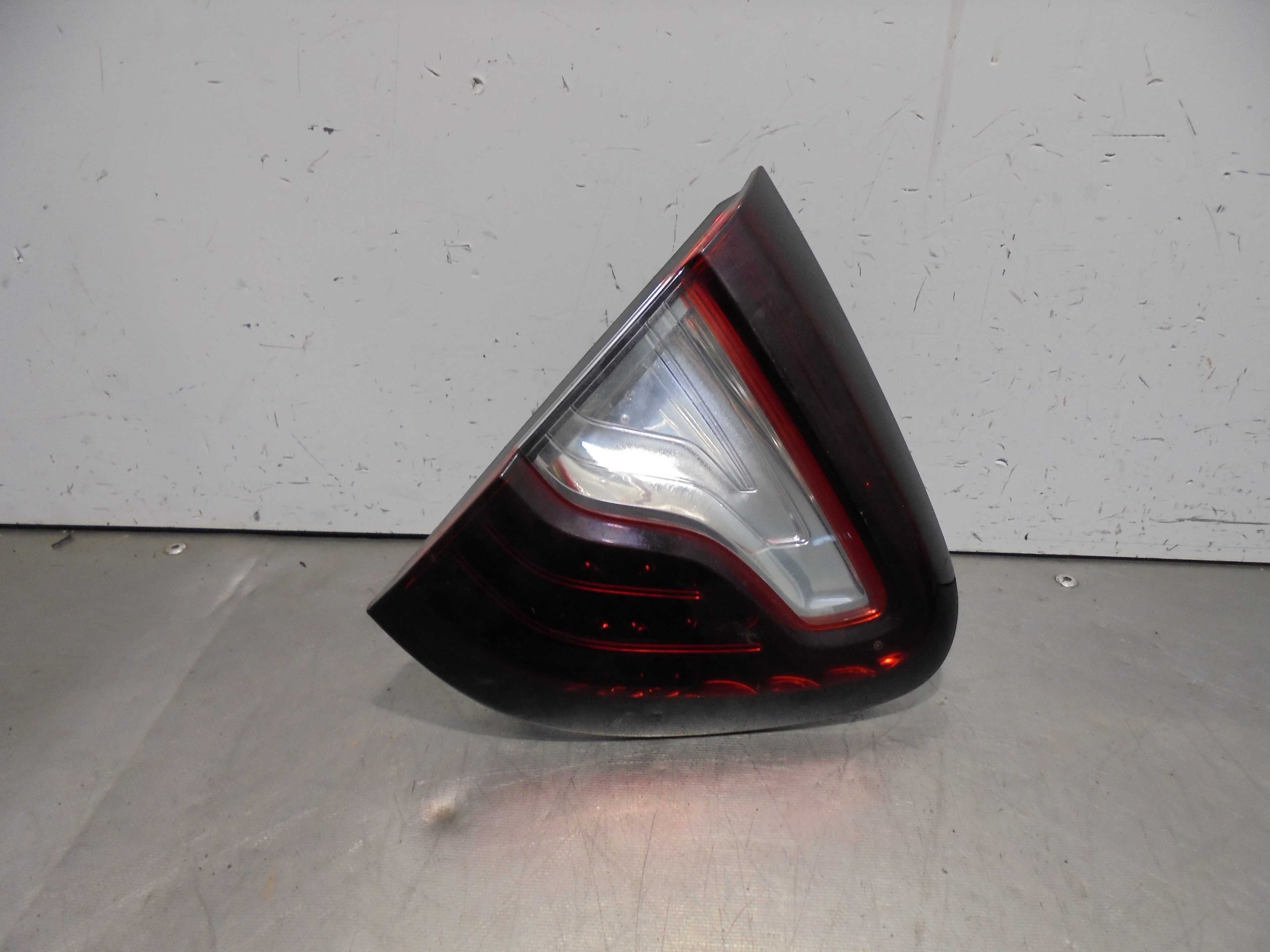 Recambio de piloto porton trasero izquierdo para renault captur life referencia OEM IAM 265555726R  