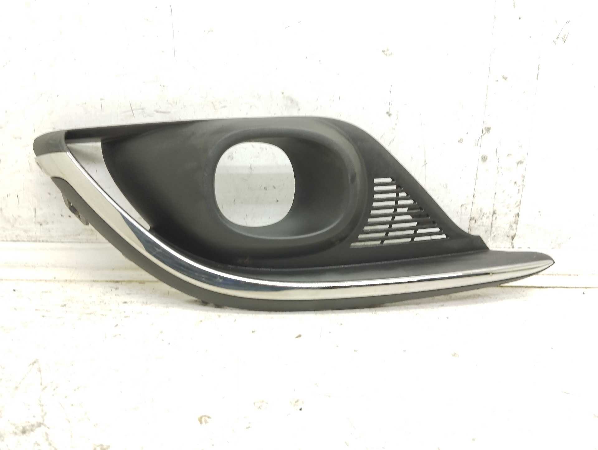 Recambio de moldura faro antiniebla izquierda para renault scenic iv zen referencia OEM IAM  261520089R 