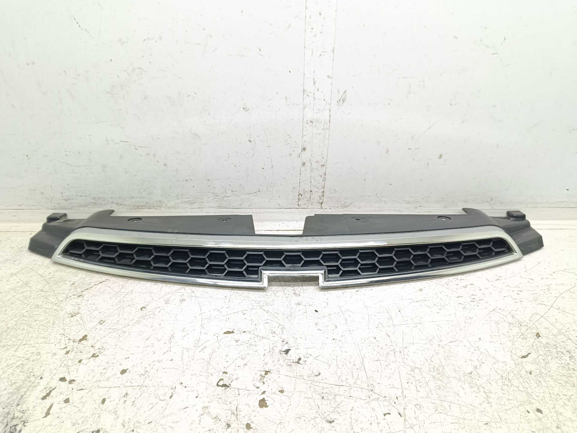 Recambio de rejilla delantera para chevrolet cruze 2.0 diesel cat referencia OEM IAM 96832951  