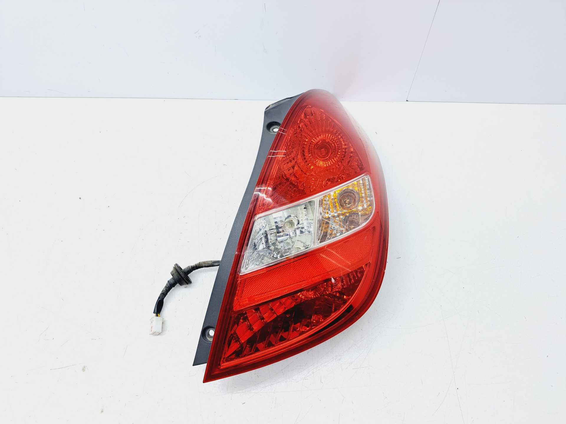 Recambio de piloto trasero derecho para hyundai i20 1.2 cat referencia OEM IAM 924024P000  