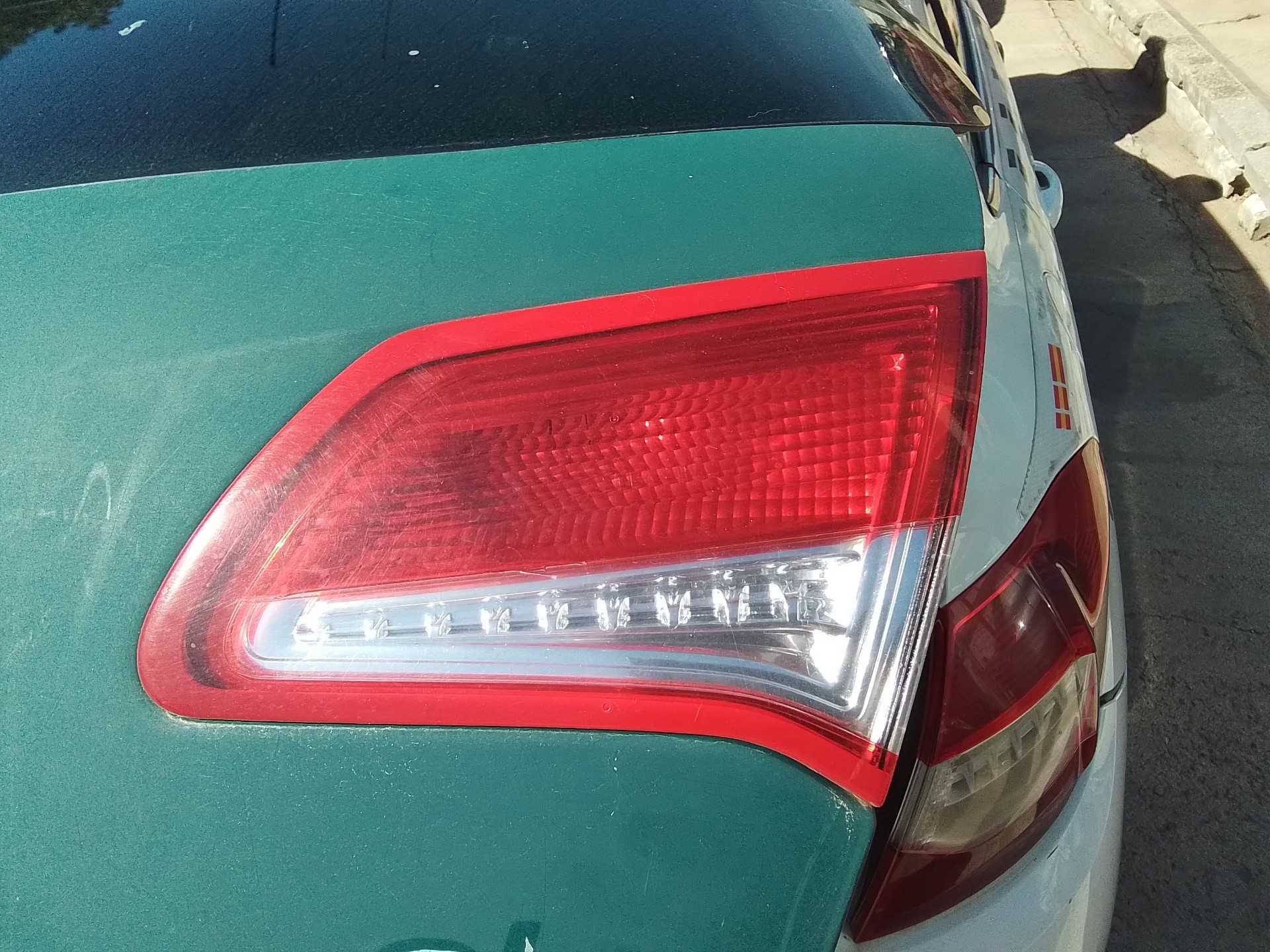 Recambio de piloto porton trasero derecho para citroën c4 berlina referencia OEM IAM   