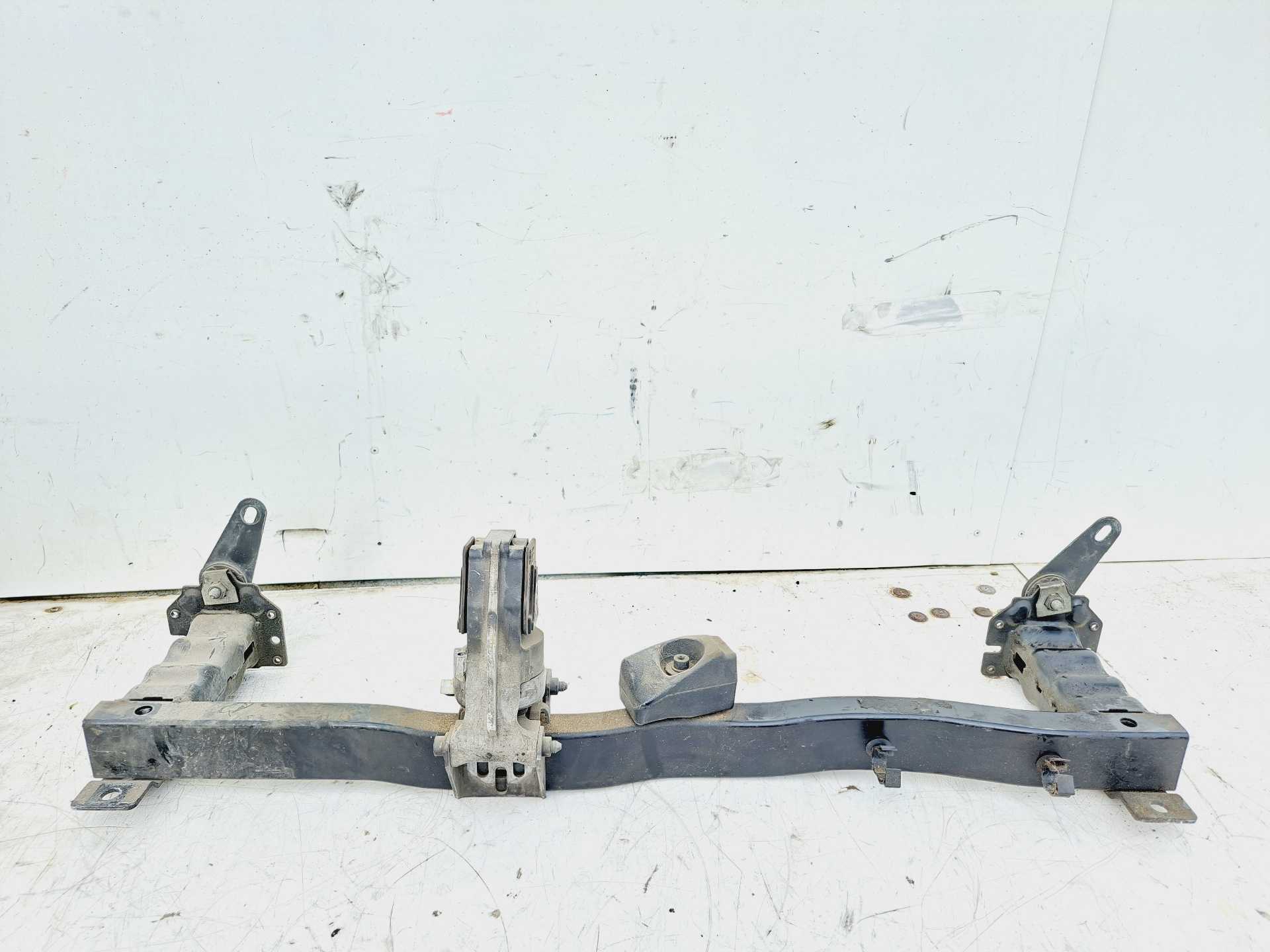 Recambio de travesaño inferior para peugeot 407 coupe básico referencia OEM IAM   