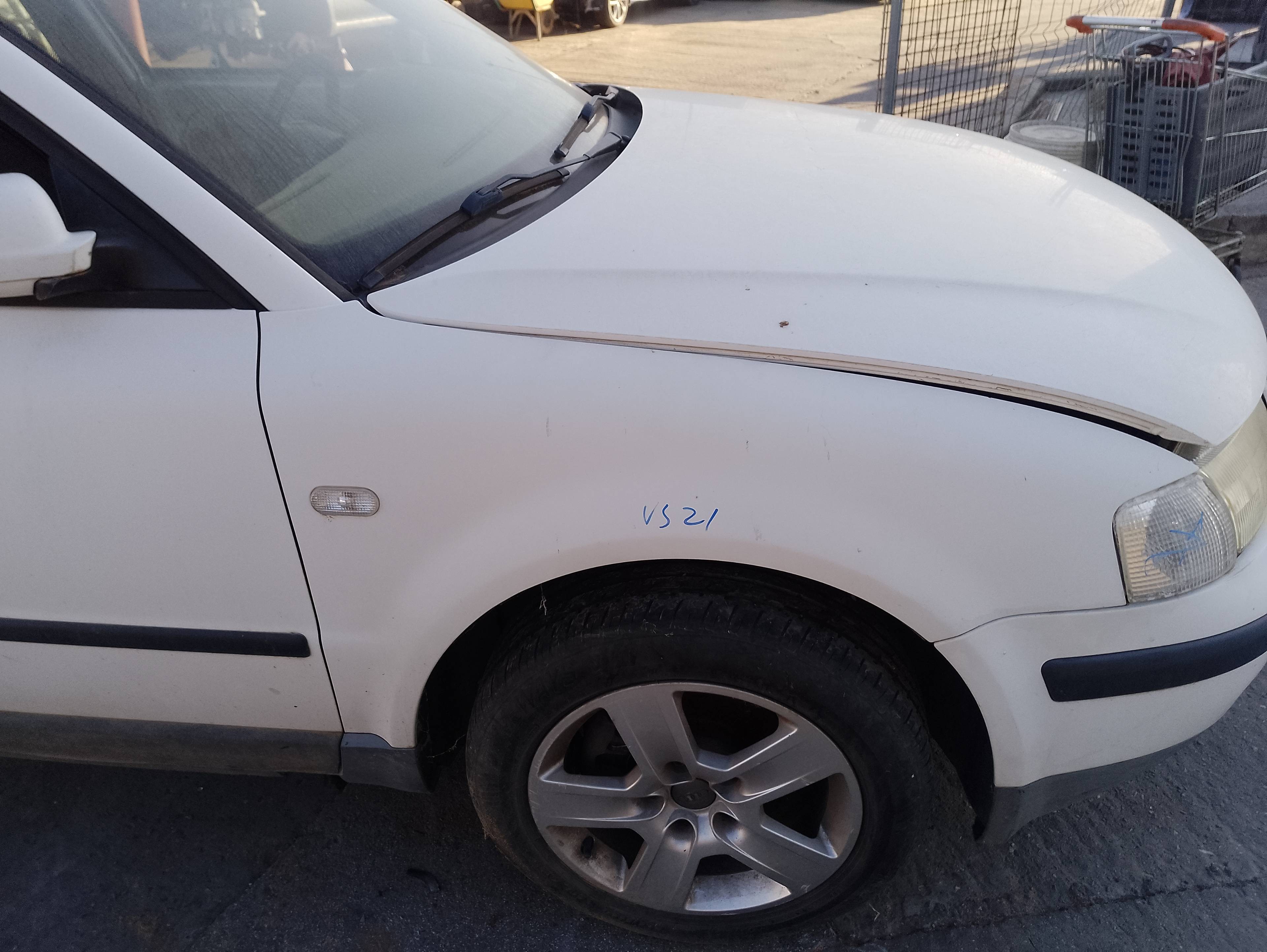 Recambio de aleta delantera derecha para volkswagen passat berlina (3a2) cl referencia OEM IAM   