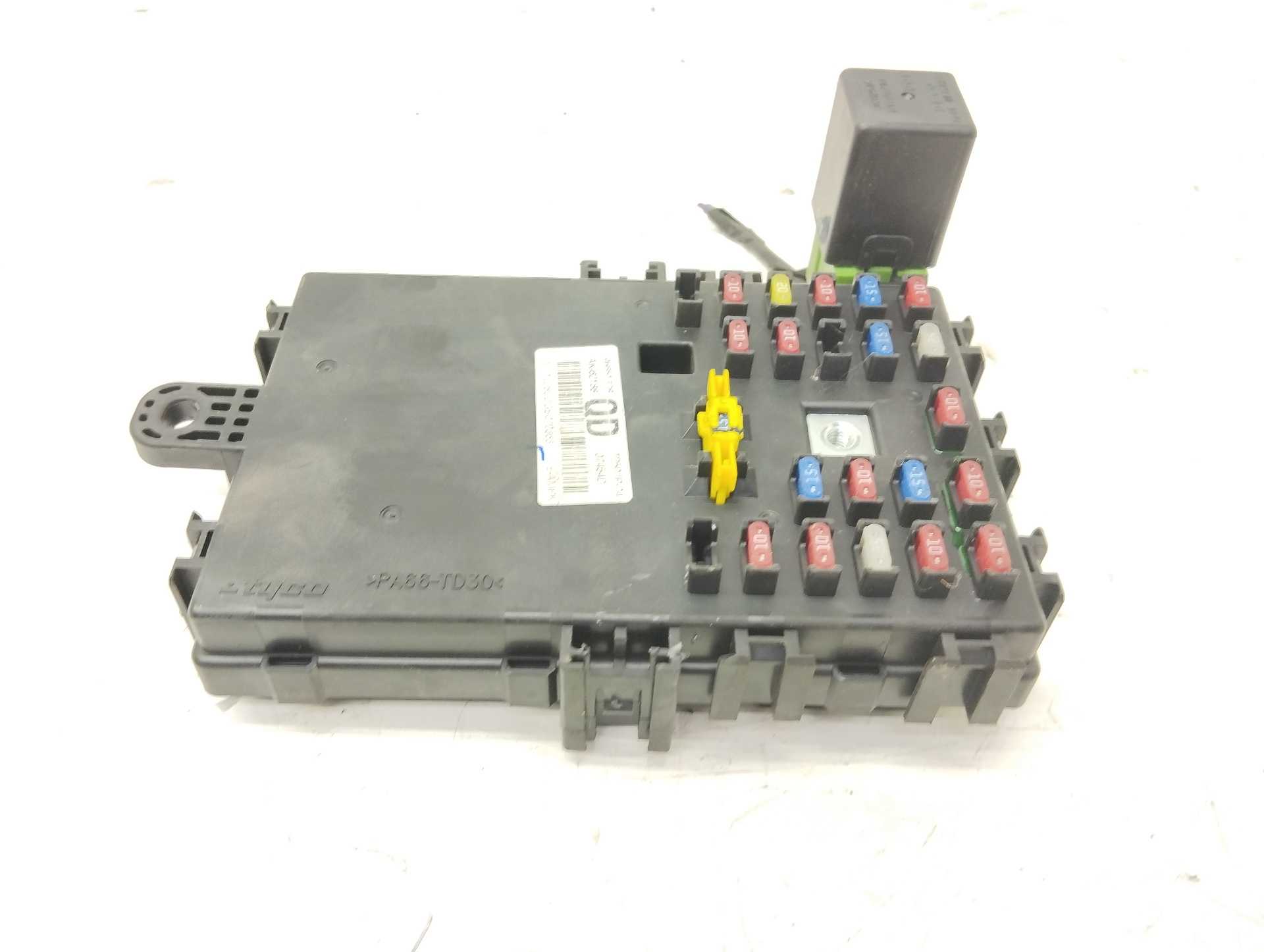 Recambio de caja reles / fusibles para chevrolet aveo 1.4 cat referencia OEM IAM 96651328  
