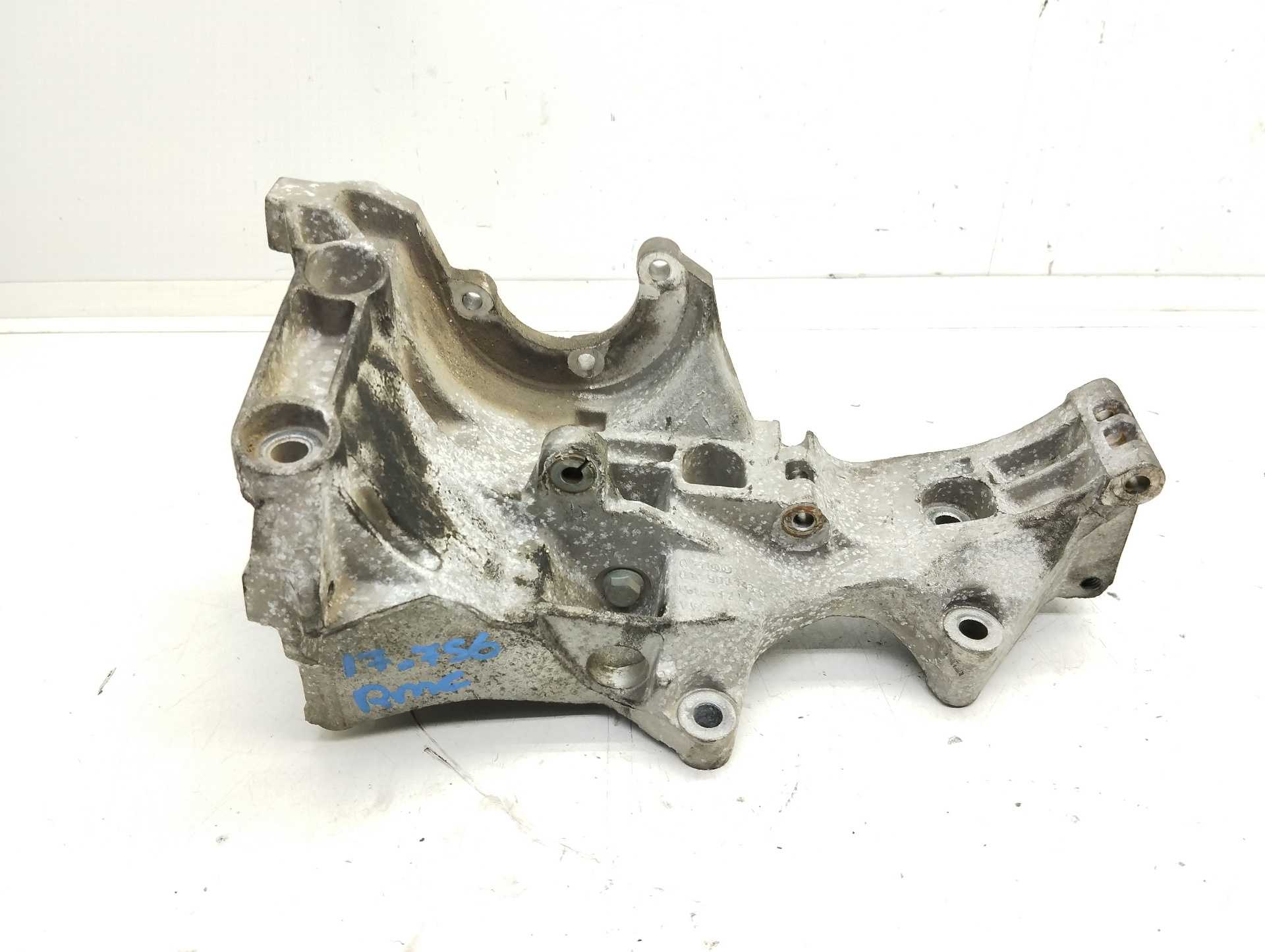 Recambio de soporte alternador para audi a4 berlina (8e) 2.0 tdi 16v (103kw) referencia OEM IAM 03G903143D  