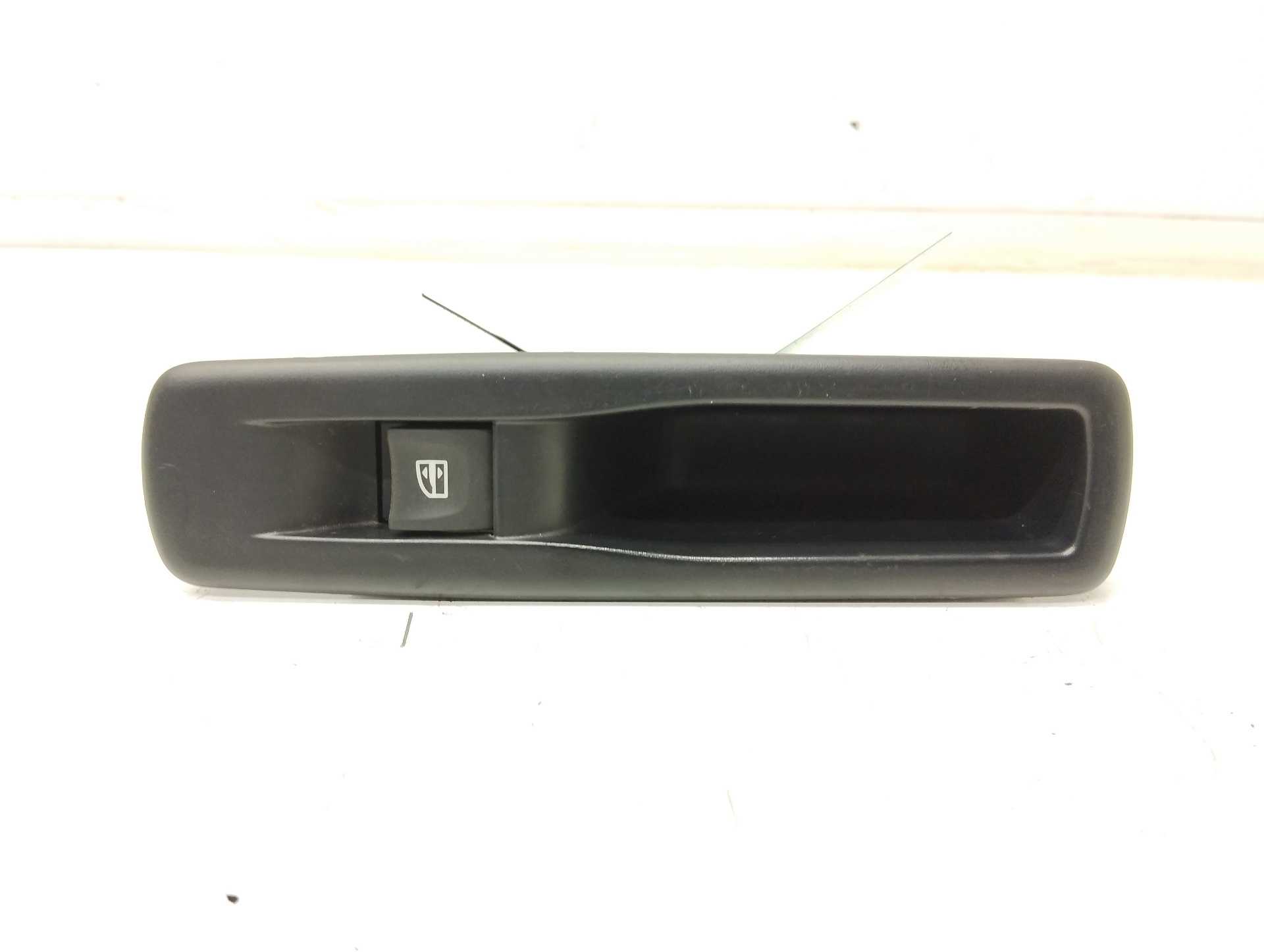 Recambio de mando elevalunas trasero derecho para renault megane iii berlina 5 p dynamique referencia OEM IAM 829500004R 0025425