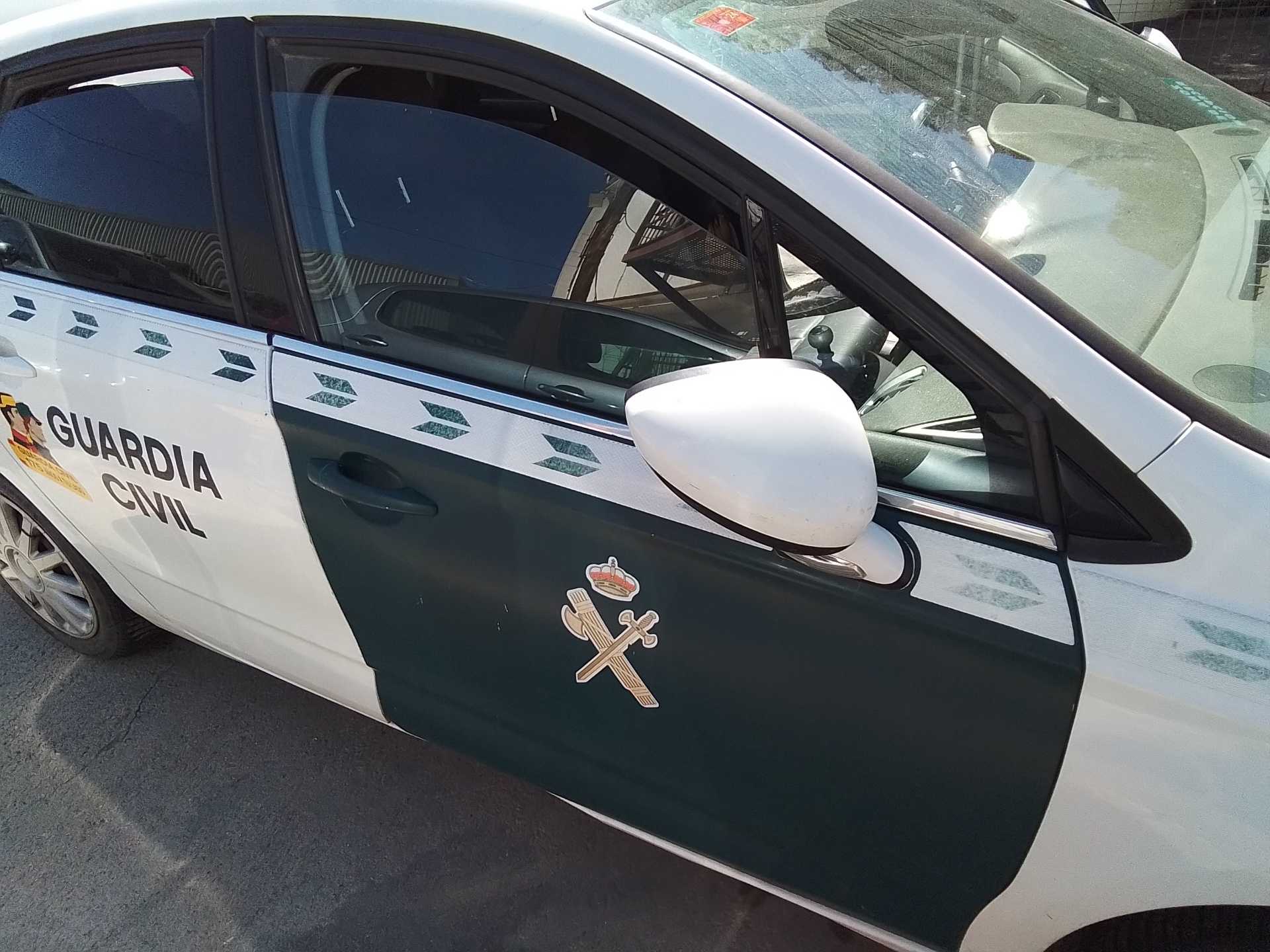 Recambio de puerta delantera derecha para citroën c4 berlina referencia OEM IAM   