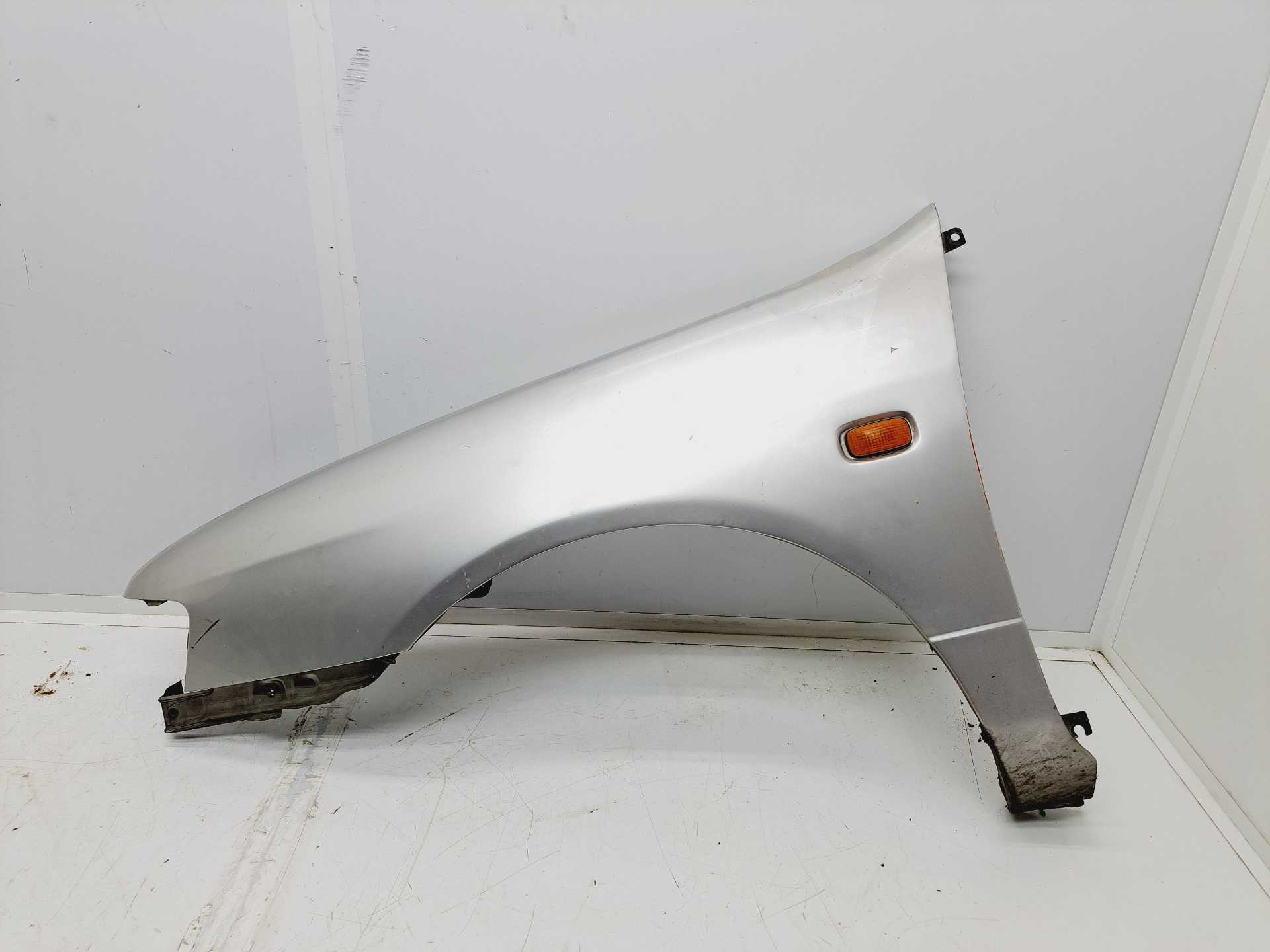 Recambio de aleta delantera izquierda para nissan primera berlina (p11) referencia OEM IAM   