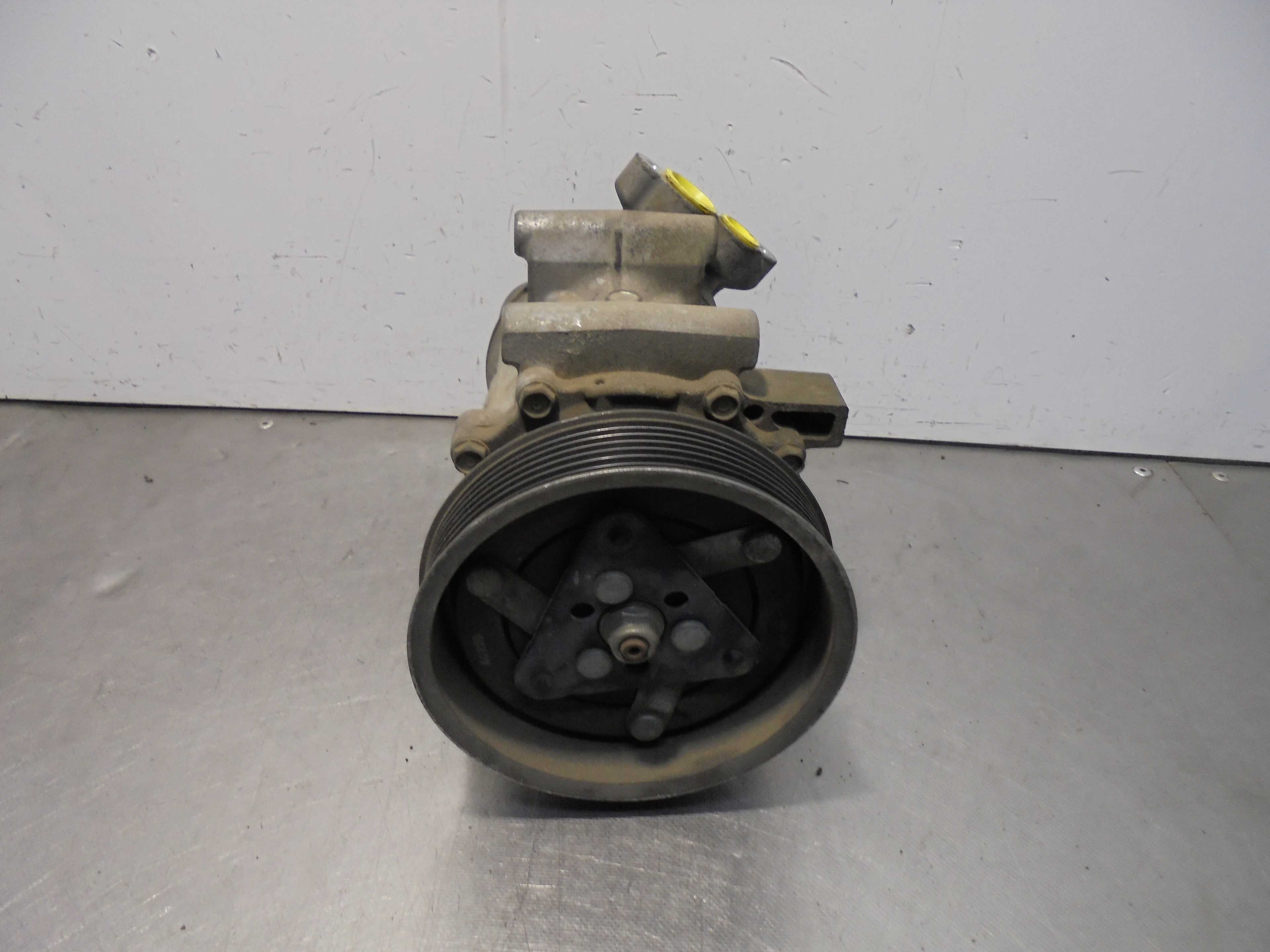 Recambio de compresor aire acondicionado para renault clio iii exception referencia OEM IAM 8200578856 SANDEN 