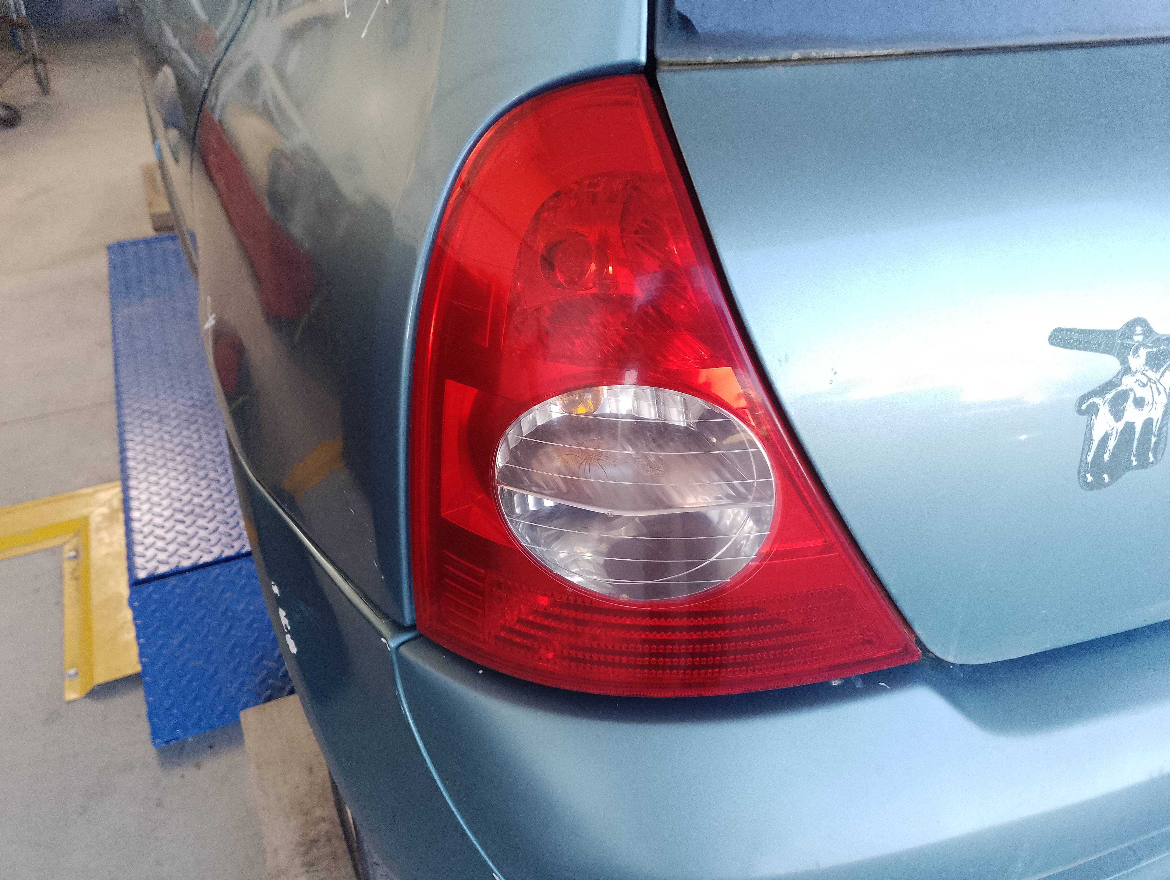 Recambio de piloto trasero izquierdo para renault clio ii symbol 1.5 dci authentique referencia OEM IAM   