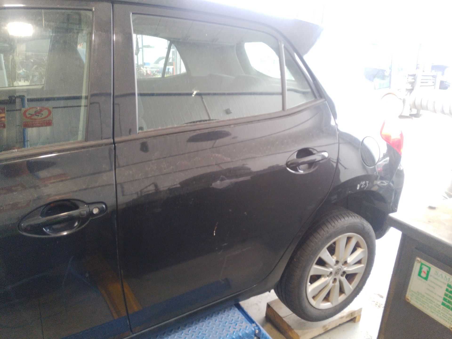 Recambio de puerta trasera izquierda para toyota auris (_e15_) 2.0 d-4d (ade150_) referencia OEM IAM 6700402260  