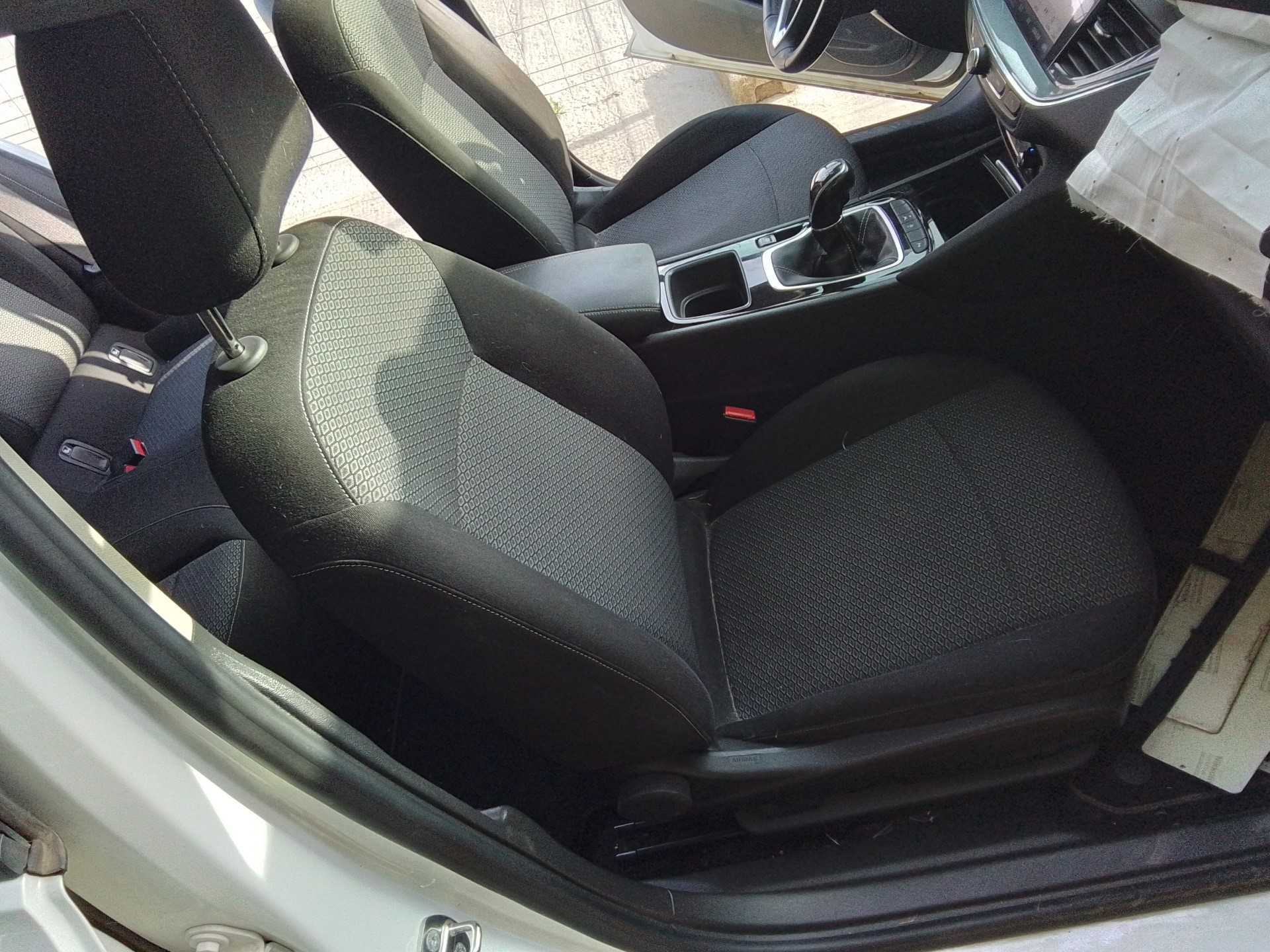 Recambio de asiento delantero derecho para opel insignia grand sport 1.6 cdti dpf referencia OEM IAM   