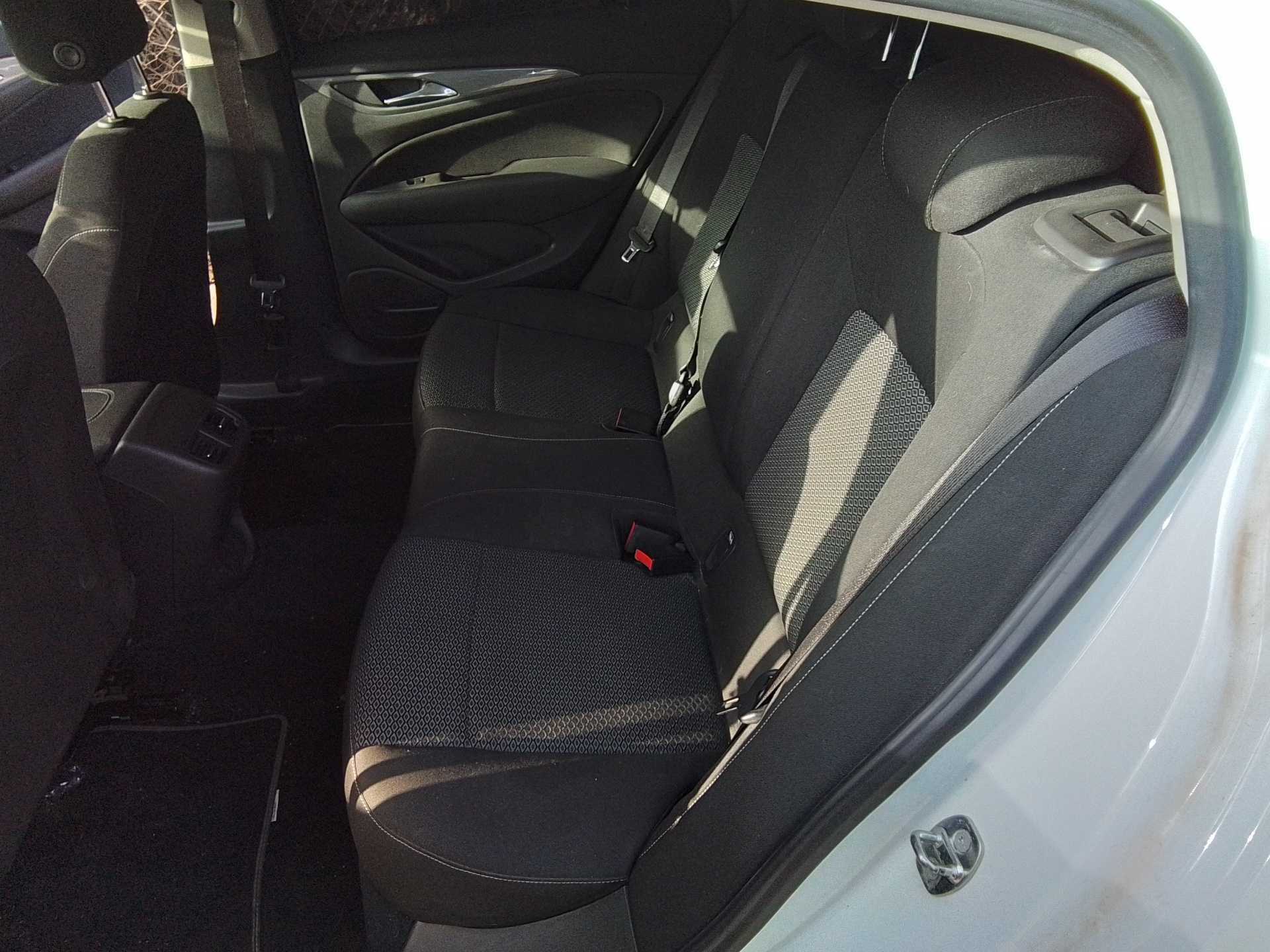 Recambio de asientos traseros para opel insignia grand sport 1.6 cdti dpf referencia OEM IAM   