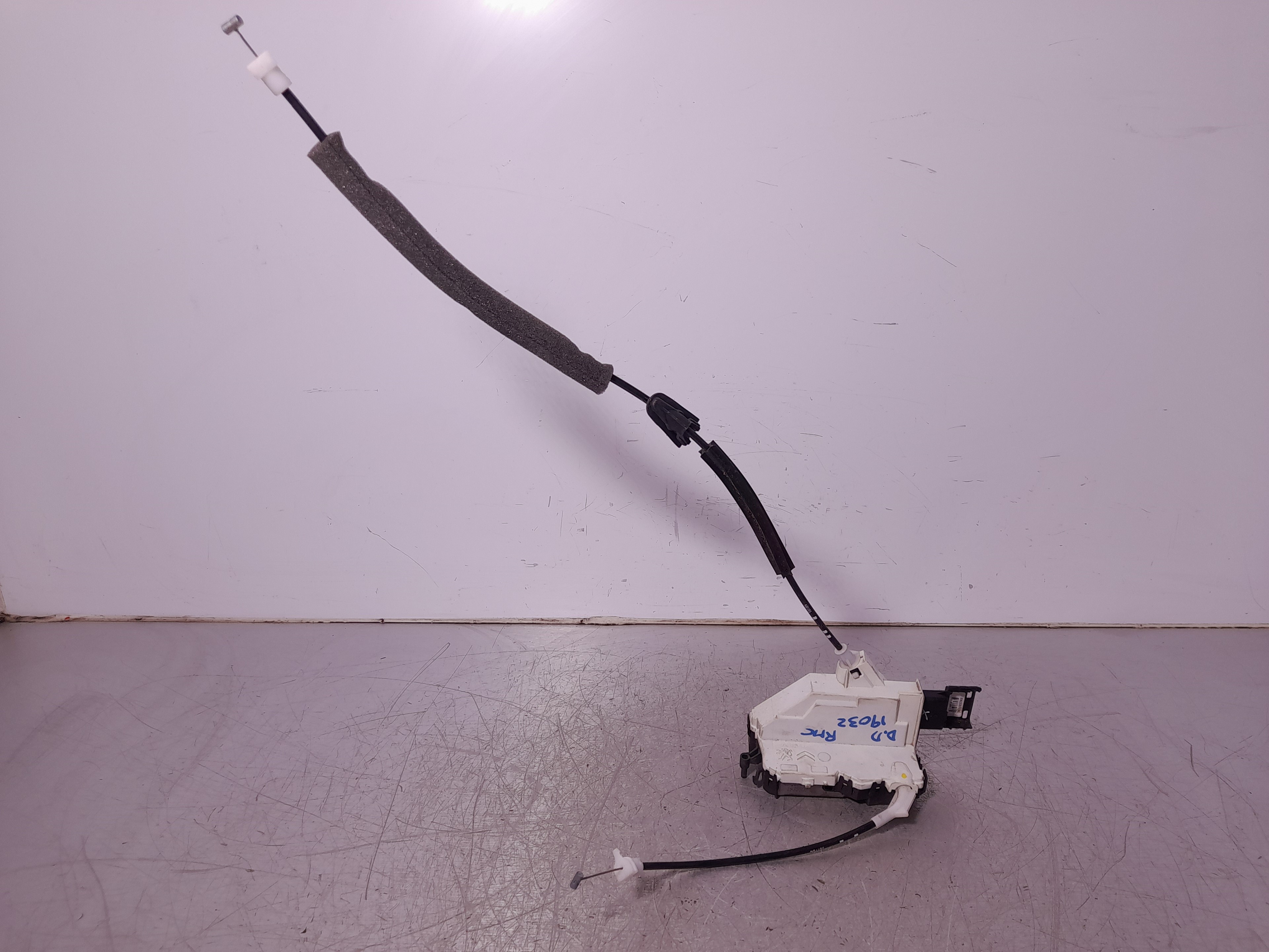 Recambio de cerradura puerta delantera derecha para citroën berlingo station wagon sx multispace referencia OEM IAM  9135EA 