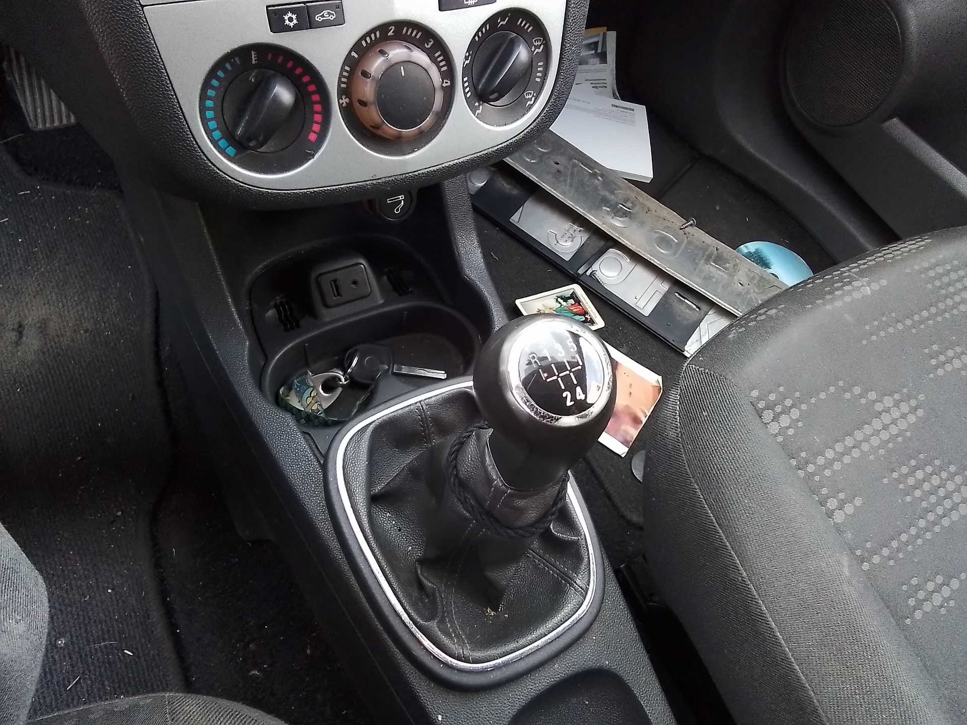 Recambio de palanca cambio para opel corsa d 1.3 16v cdti referencia OEM IAM   