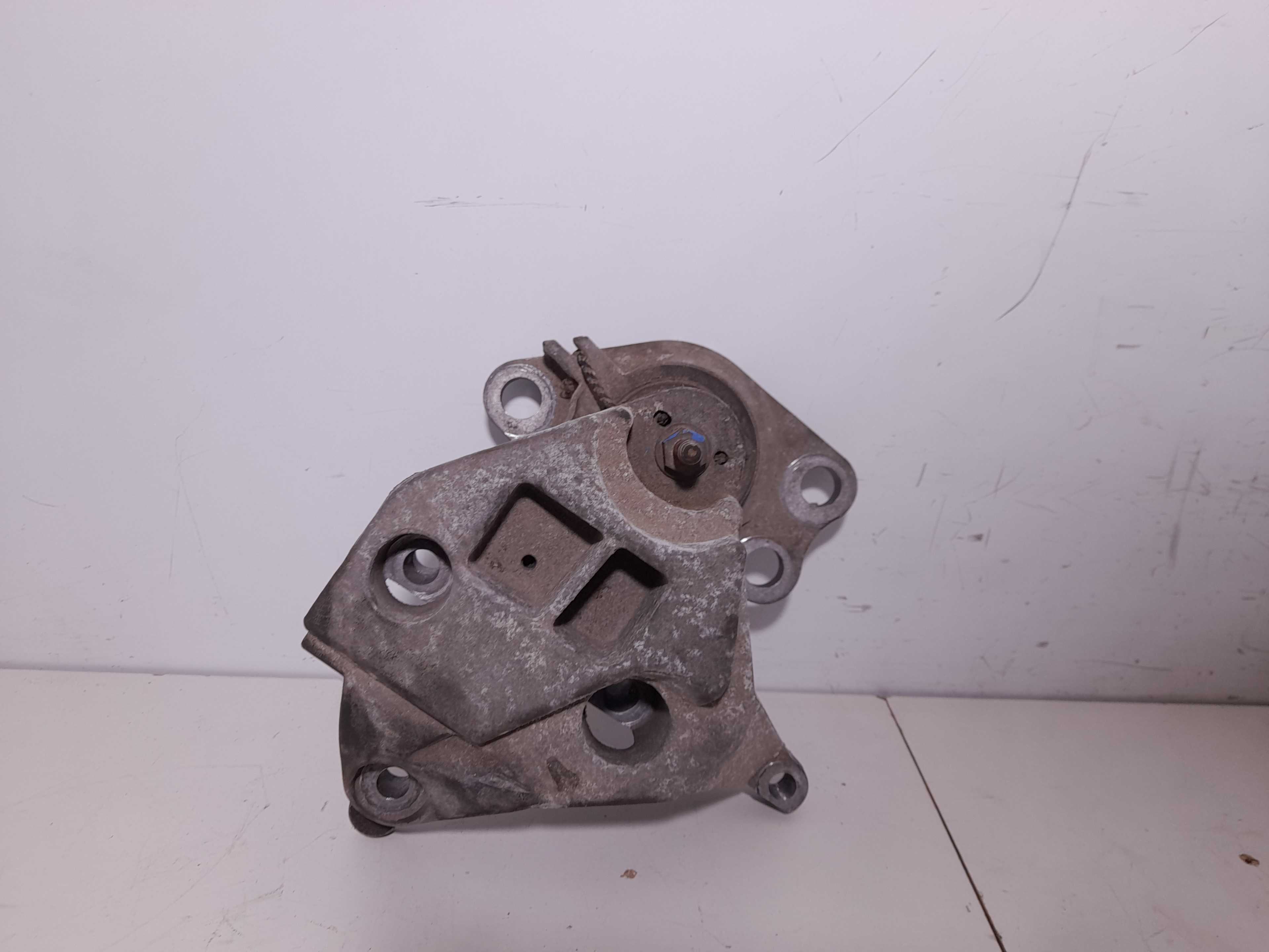 Recambio de soporte motor derecho para renault clio ii symbol 1.5 dci authentique referencia OEM IAM   