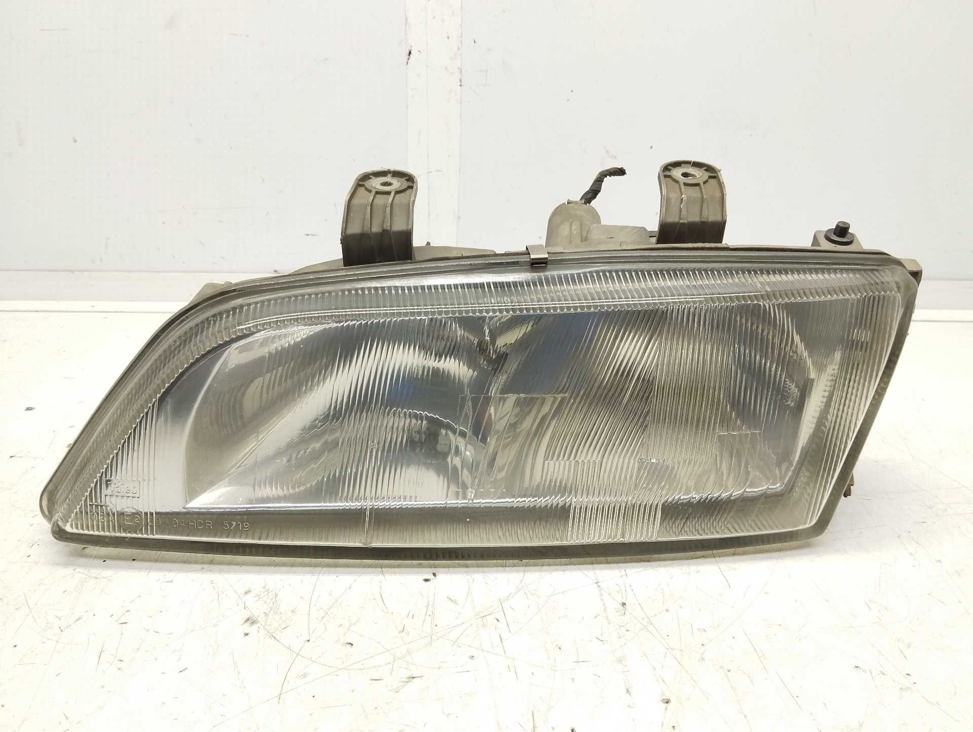 Recambio de faro izquierdo para nissan primera berlina (p11) referencia OEM IAM   