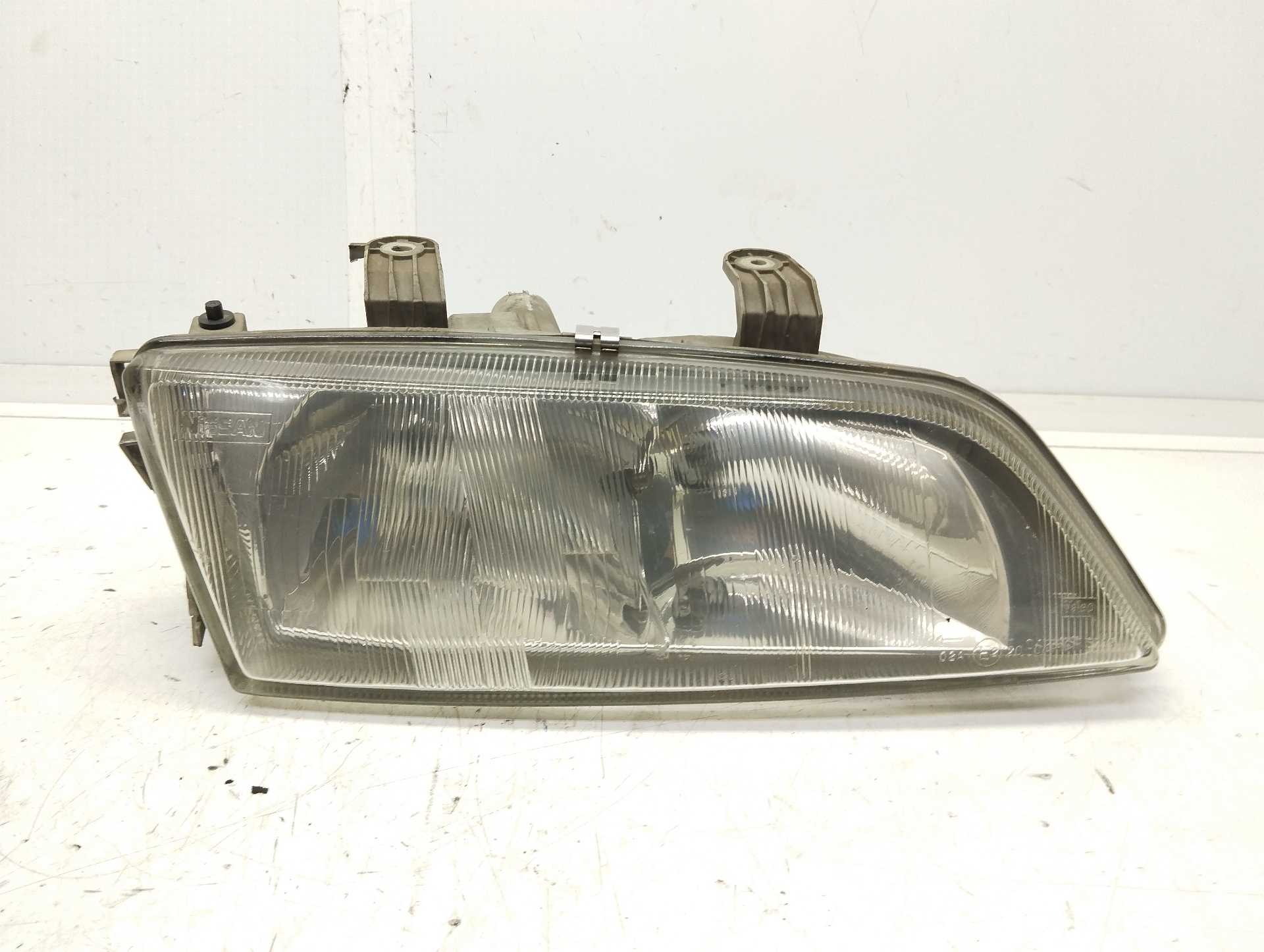 Recambio de faro derecho para nissan primera berlina (p11) referencia OEM IAM   