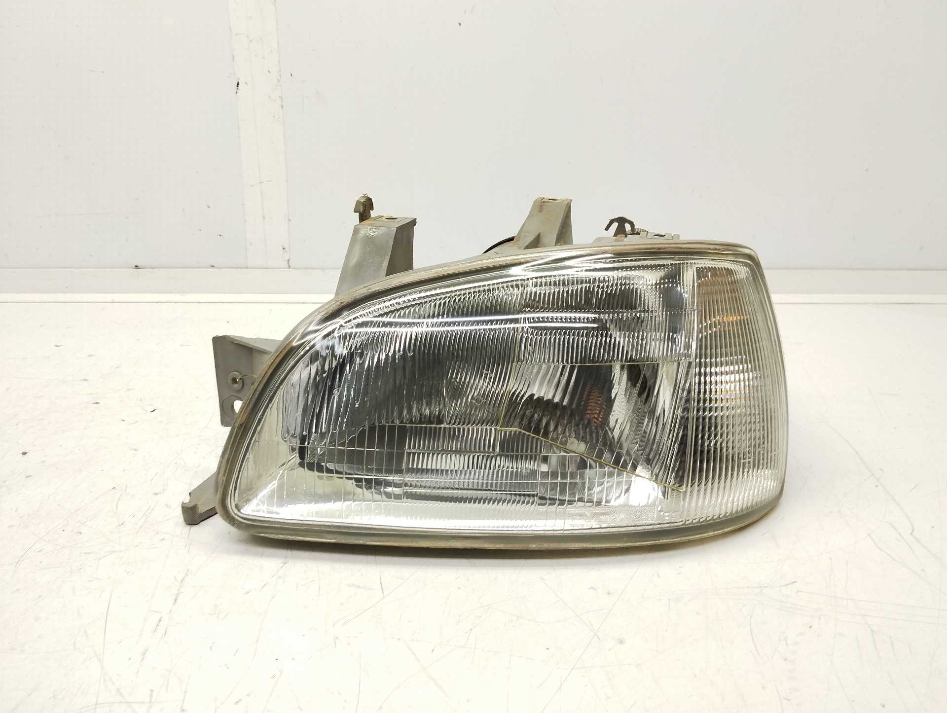 Recambio de faro izquierdo para renault clio i fase i+ii (b/c57) 1.2 alize referencia OEM IAM   