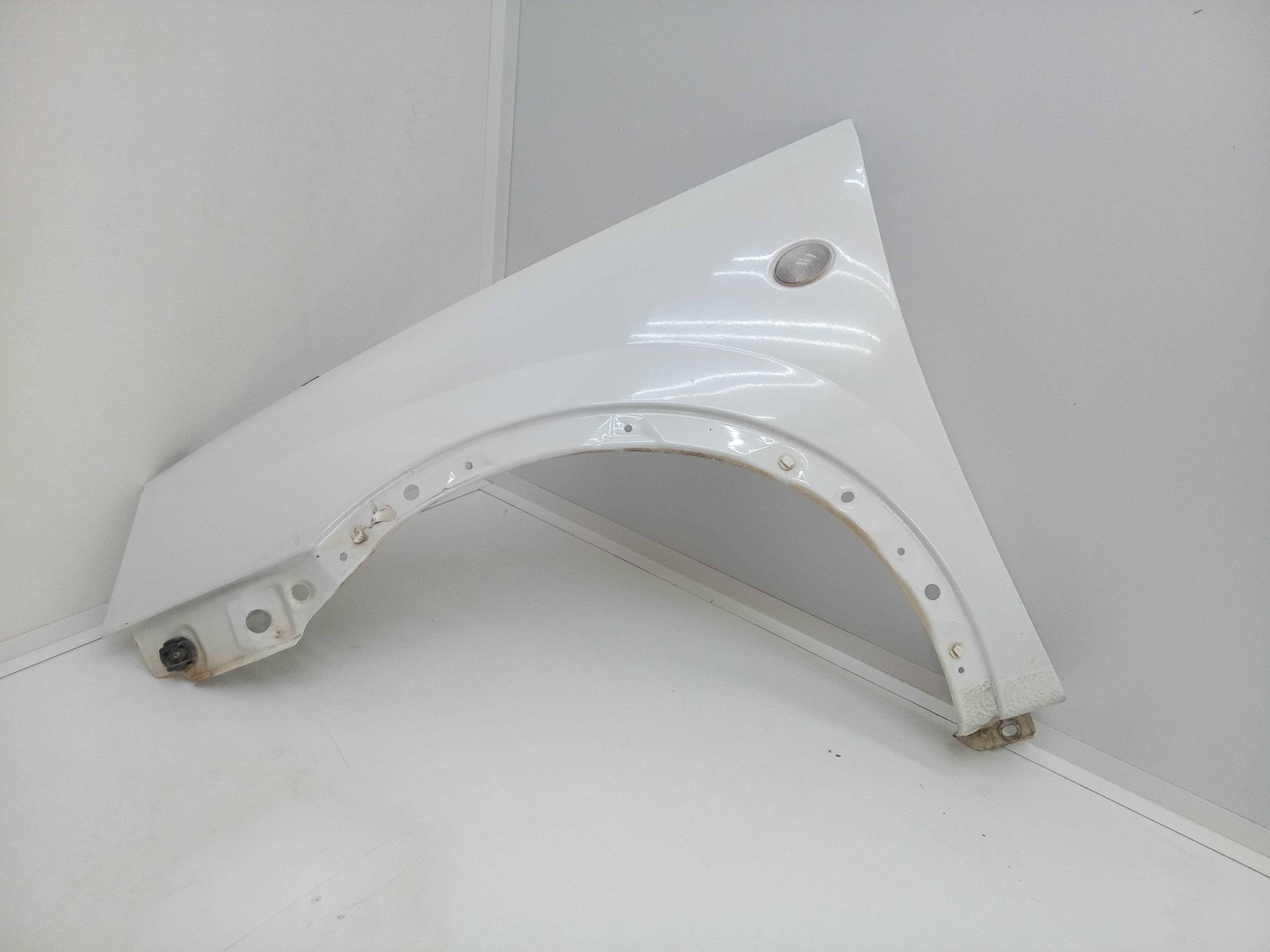Recambio de aleta delantera izquierda para opel combo (corsa c) 1.3 16v cdti referencia OEM IAM   