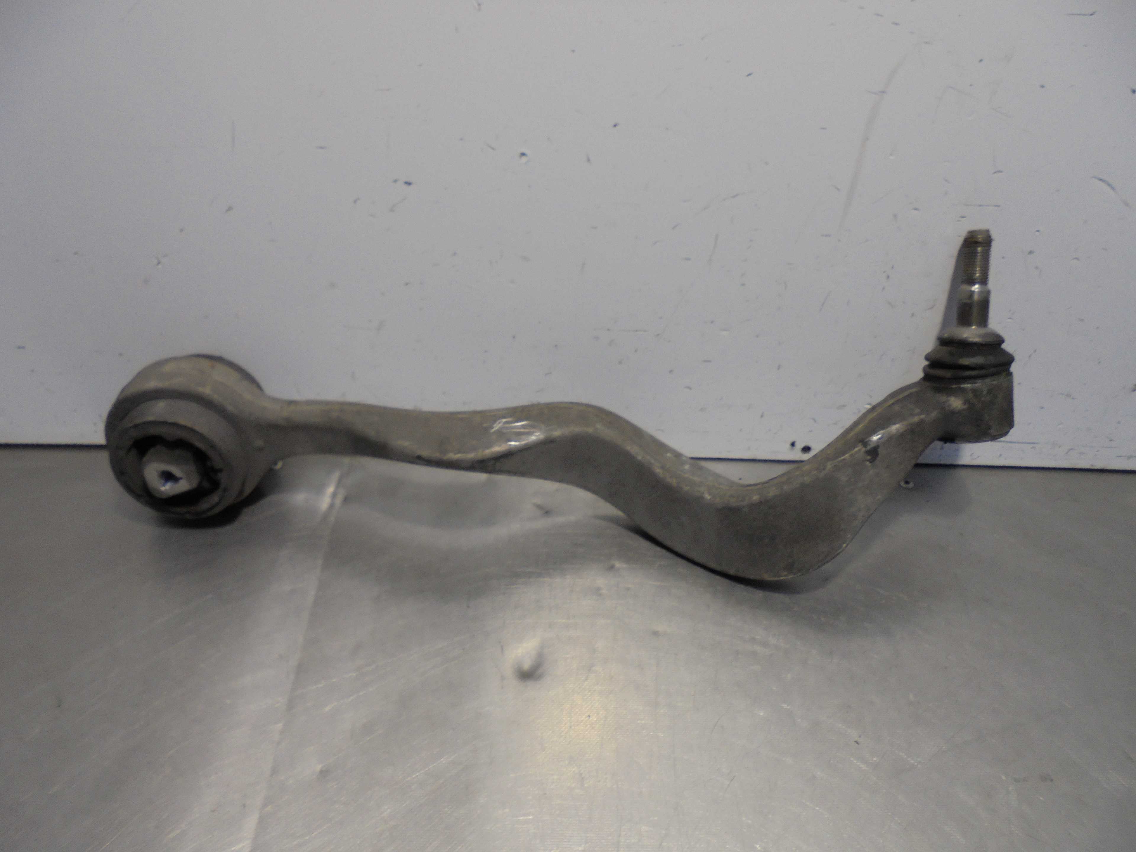 Recambio de brazo suspension inferior delantero izquierdo para bmw serie 5 berlina (e60) 530d referencia OEM IAM 6082T6  