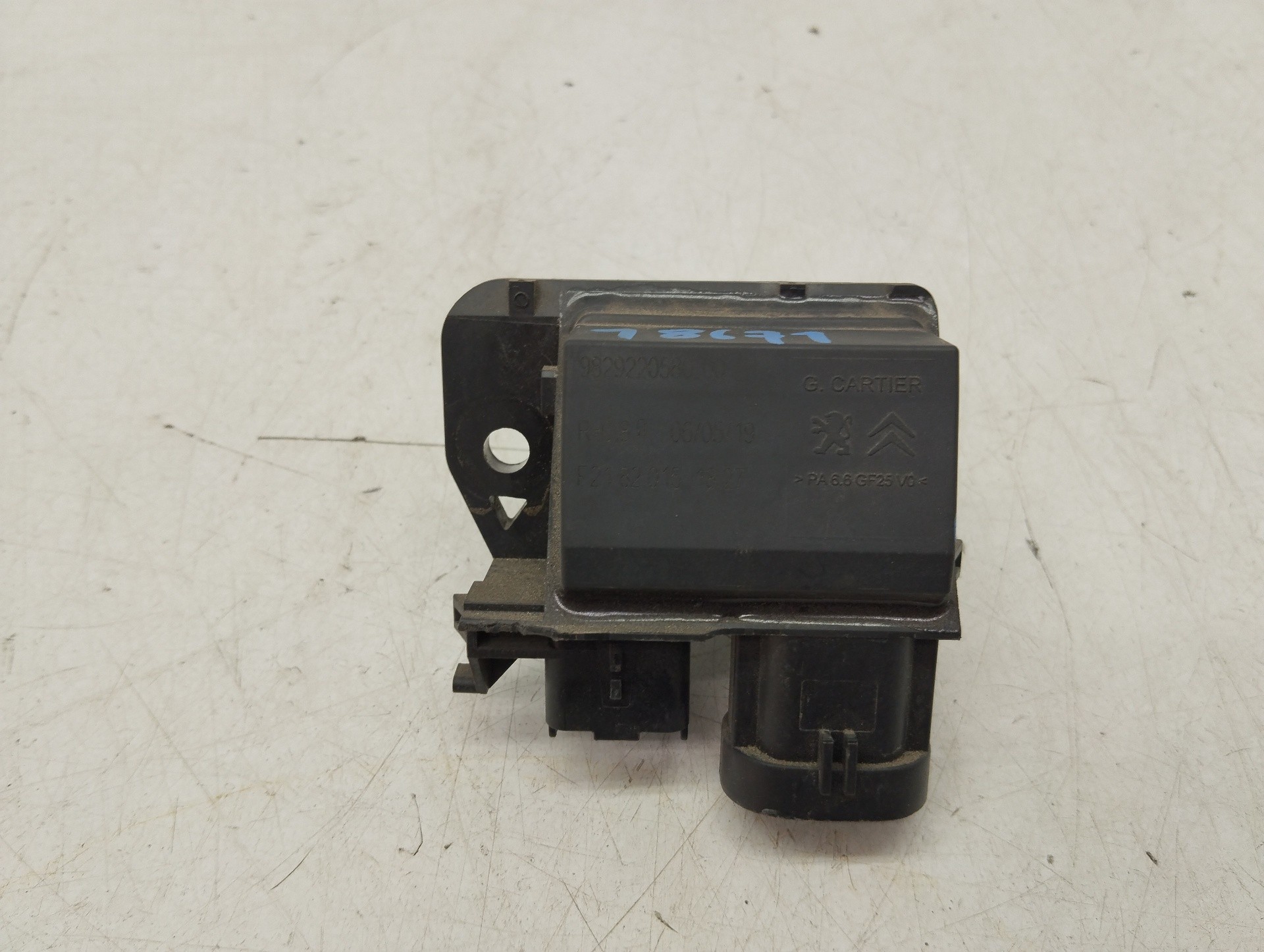 Recambio de rele de ventiladores para citroën c4 picasso origins referencia OEM IAM 9829220580  