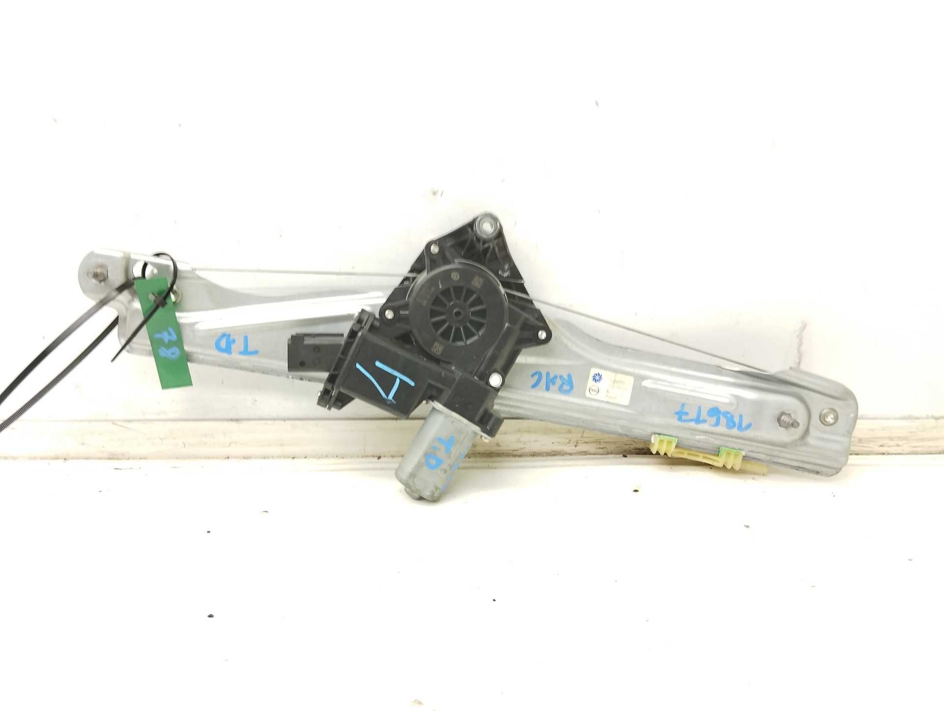 Recambio de elevalunas trasero derecho para opel insignia grand sport 1.6 cdti dpf referencia OEM IAM 1364553  