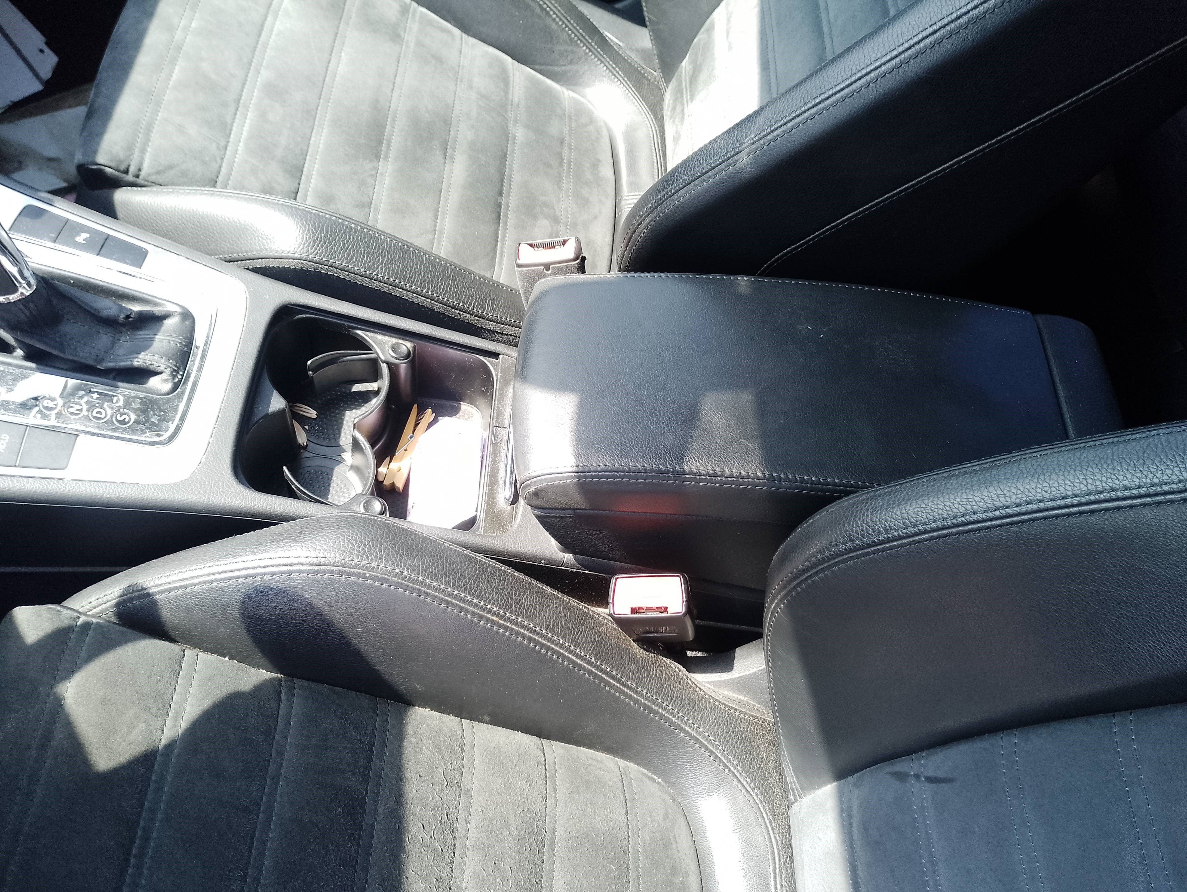 Recambio de apoyabrazos central para volkswagen passat berlina (3c2) advance referencia OEM IAM   
